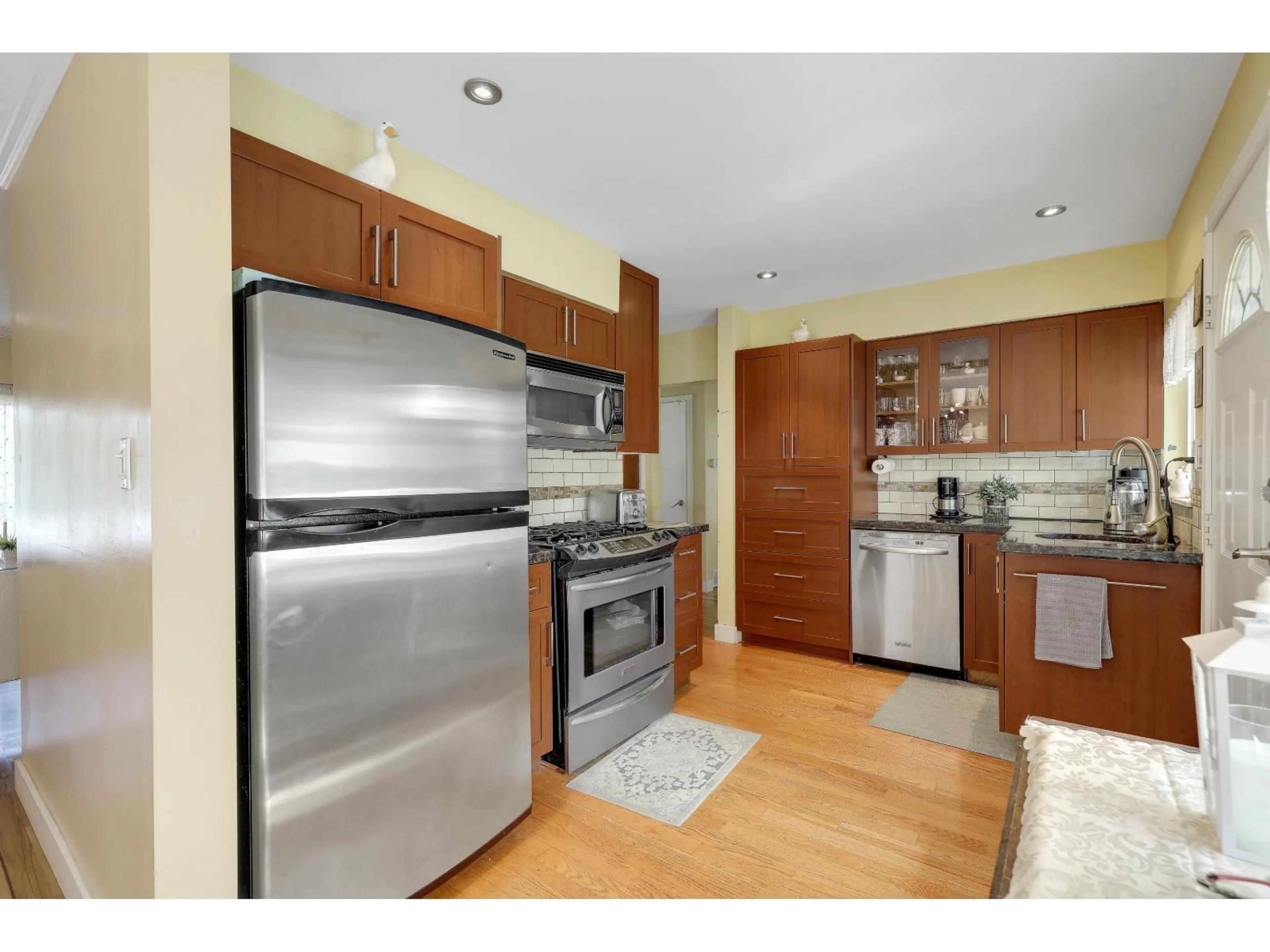 Standard kitchen, unknown for 11230 LANSDOWNE DRIVE, Surrey British Columbia V3R4Z7