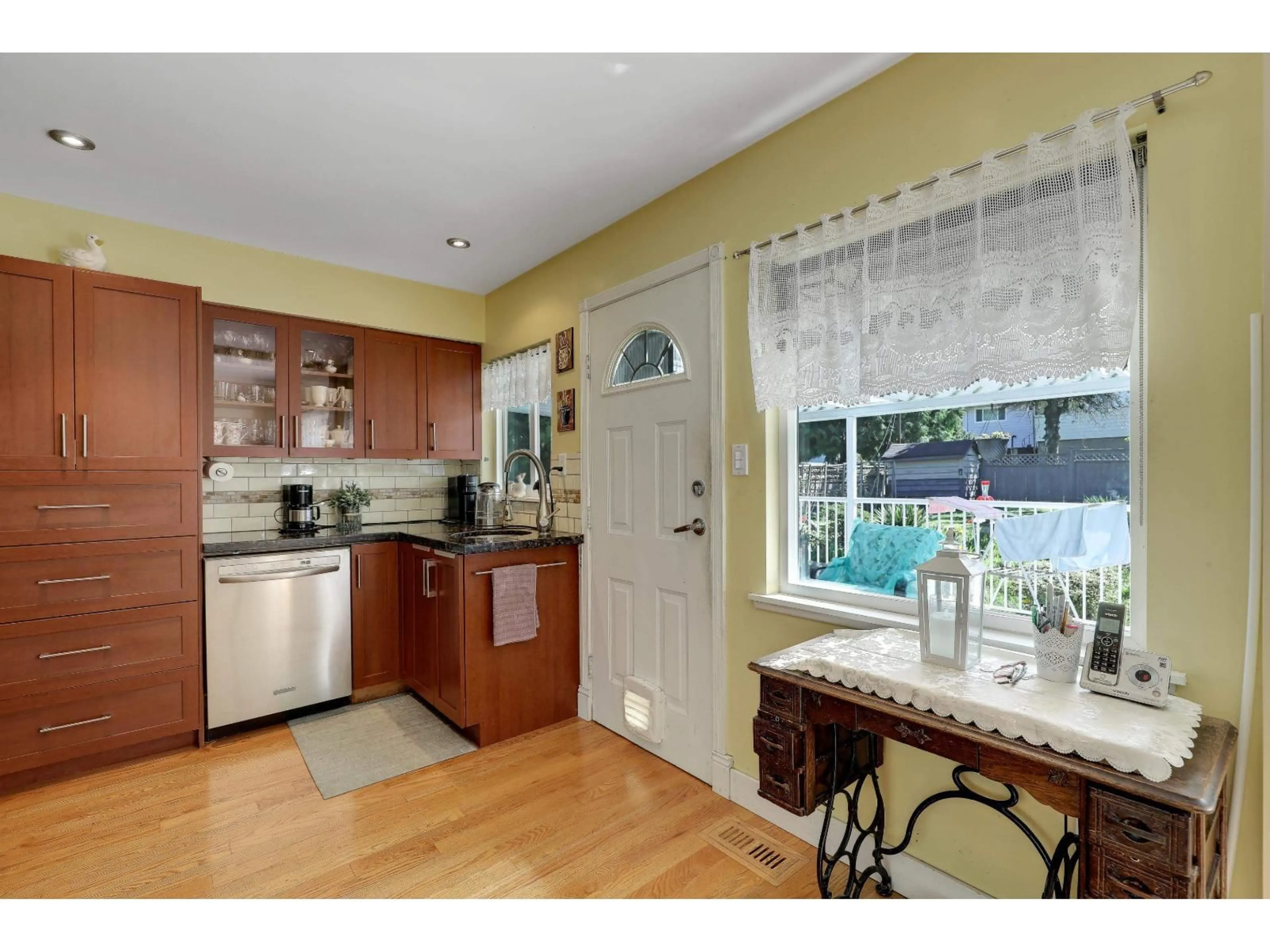 Open concept kitchen, unknown for 11230 LANSDOWNE DRIVE, Surrey British Columbia V3R4Z7