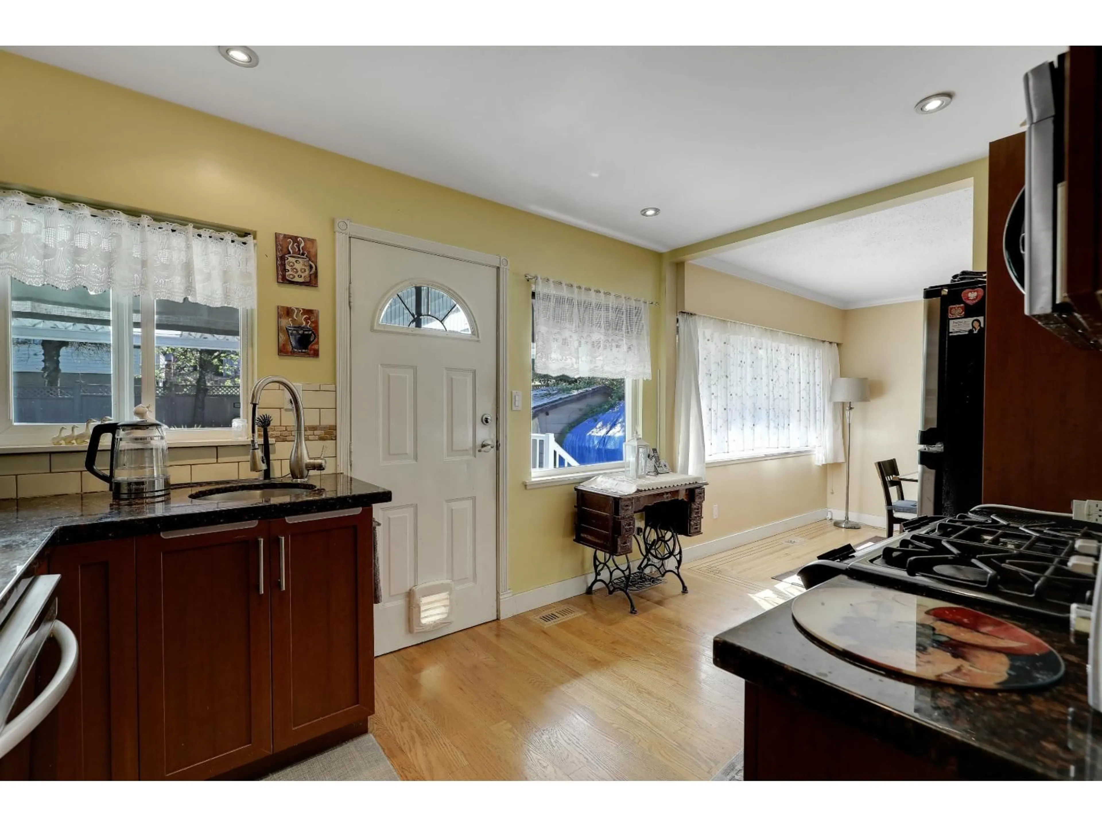 Open concept kitchen, unknown for 11230 LANSDOWNE DRIVE, Surrey British Columbia V3R4Z7