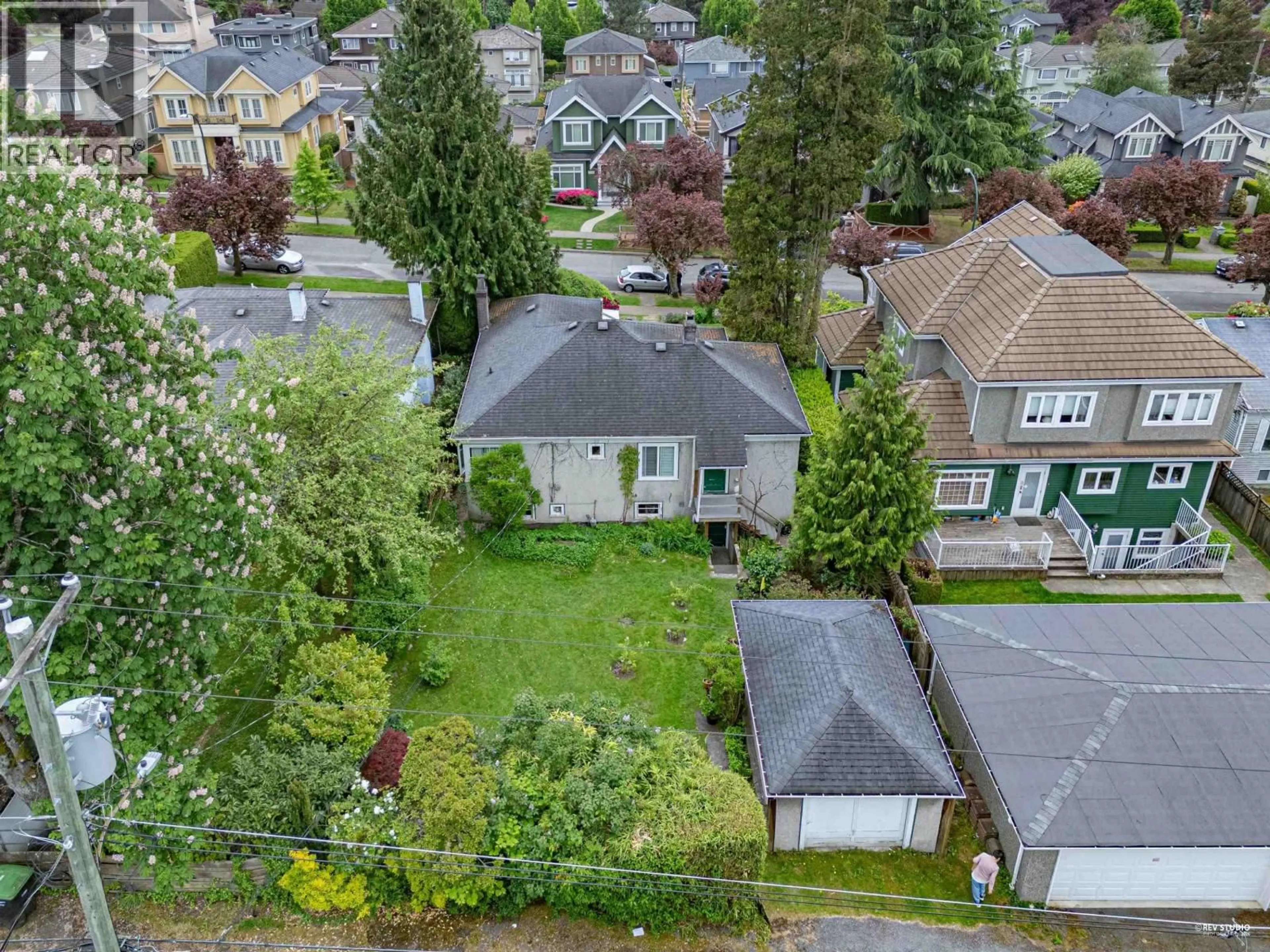 A pic from outside/outdoor area/front of a property/back of a property/a pic from drone, street for 2245 22ND AVENUE, Vancouver British Columbia V6L1L6