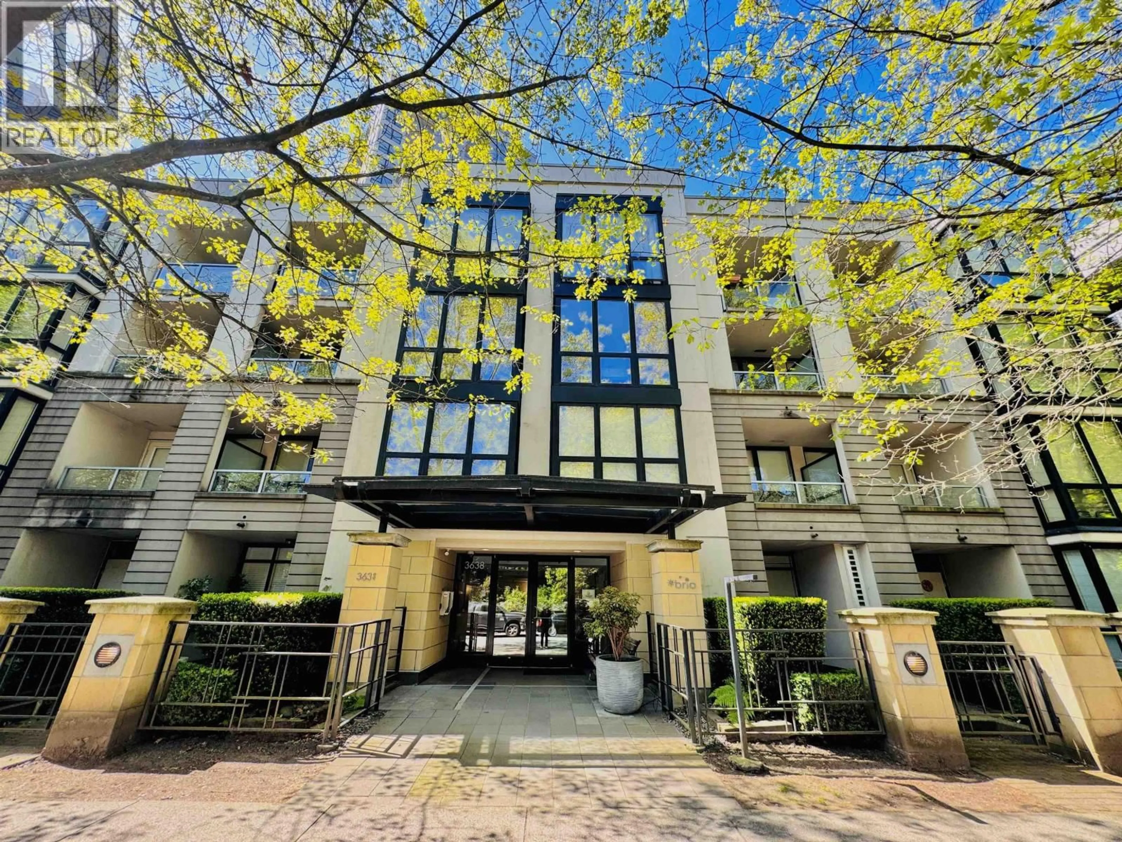 Indoor foyer for 403 - 3638 VANNESS AVENUE, Vancouver British Columbia V5R6H6