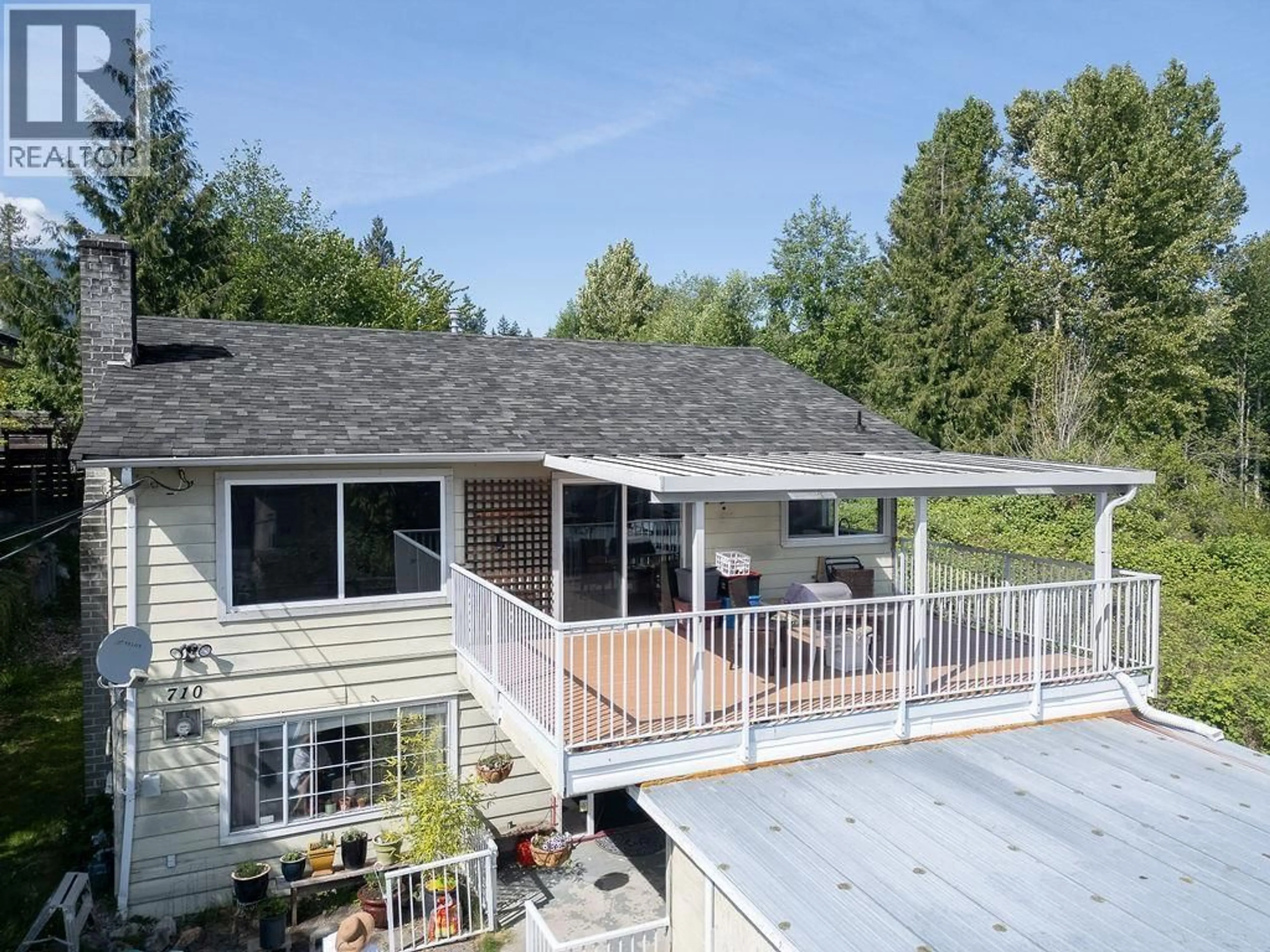 A pic from outside/outdoor area/front of a property/back of a property/a pic from drone, unknown for 710 GIBSONS WAY, Gibsons British Columbia V0N1V9
