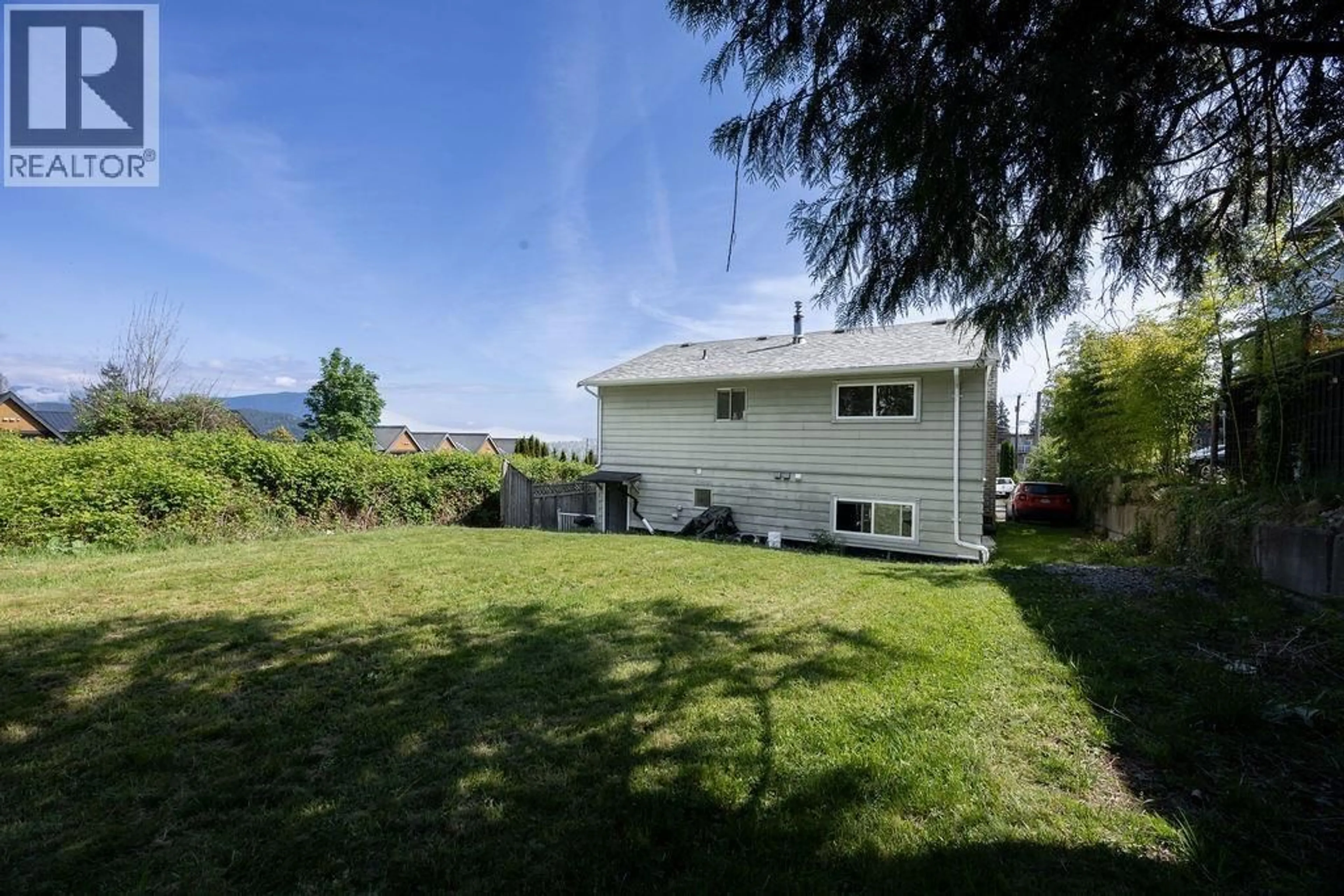 A pic from outside/outdoor area/front of a property/back of a property/a pic from drone, mountain view for 710 GIBSONS WAY, Gibsons British Columbia V0N1V9