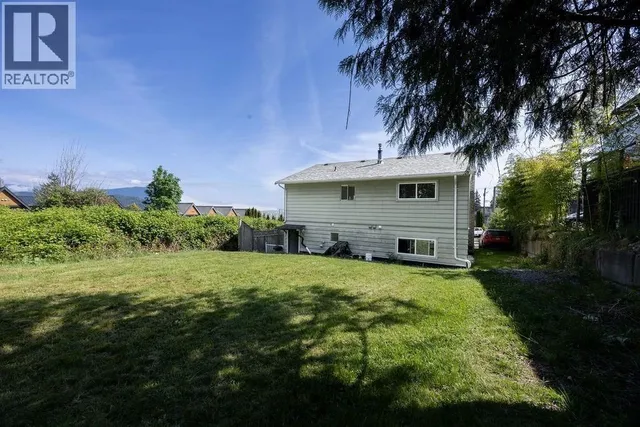 710 GIBSONS WAY, Gibsons 5