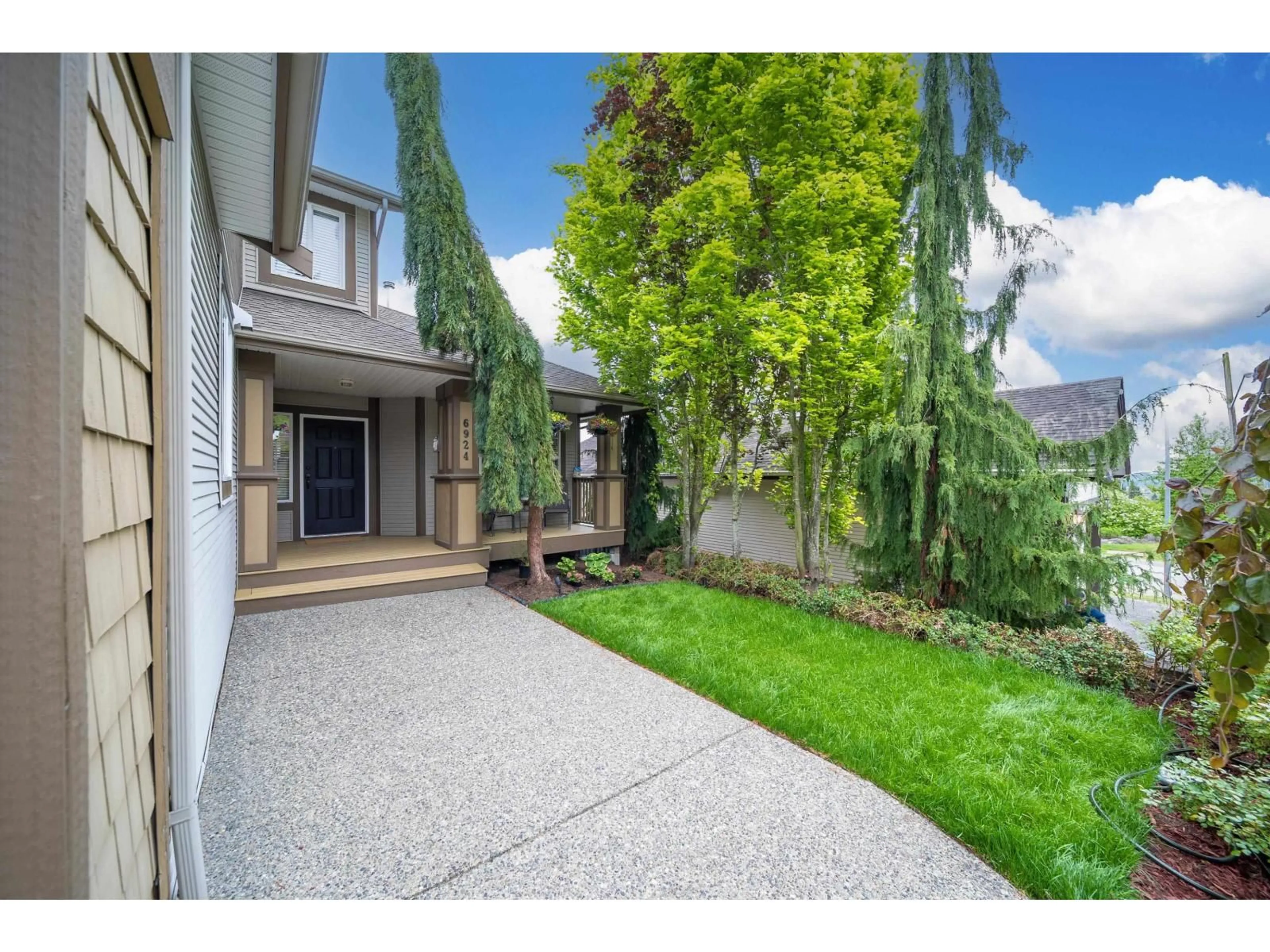 A pic from outside/outdoor area/front of a property/back of a property/a pic from drone, street for 6924 197B STREET, Langley British Columbia V2Y3B1