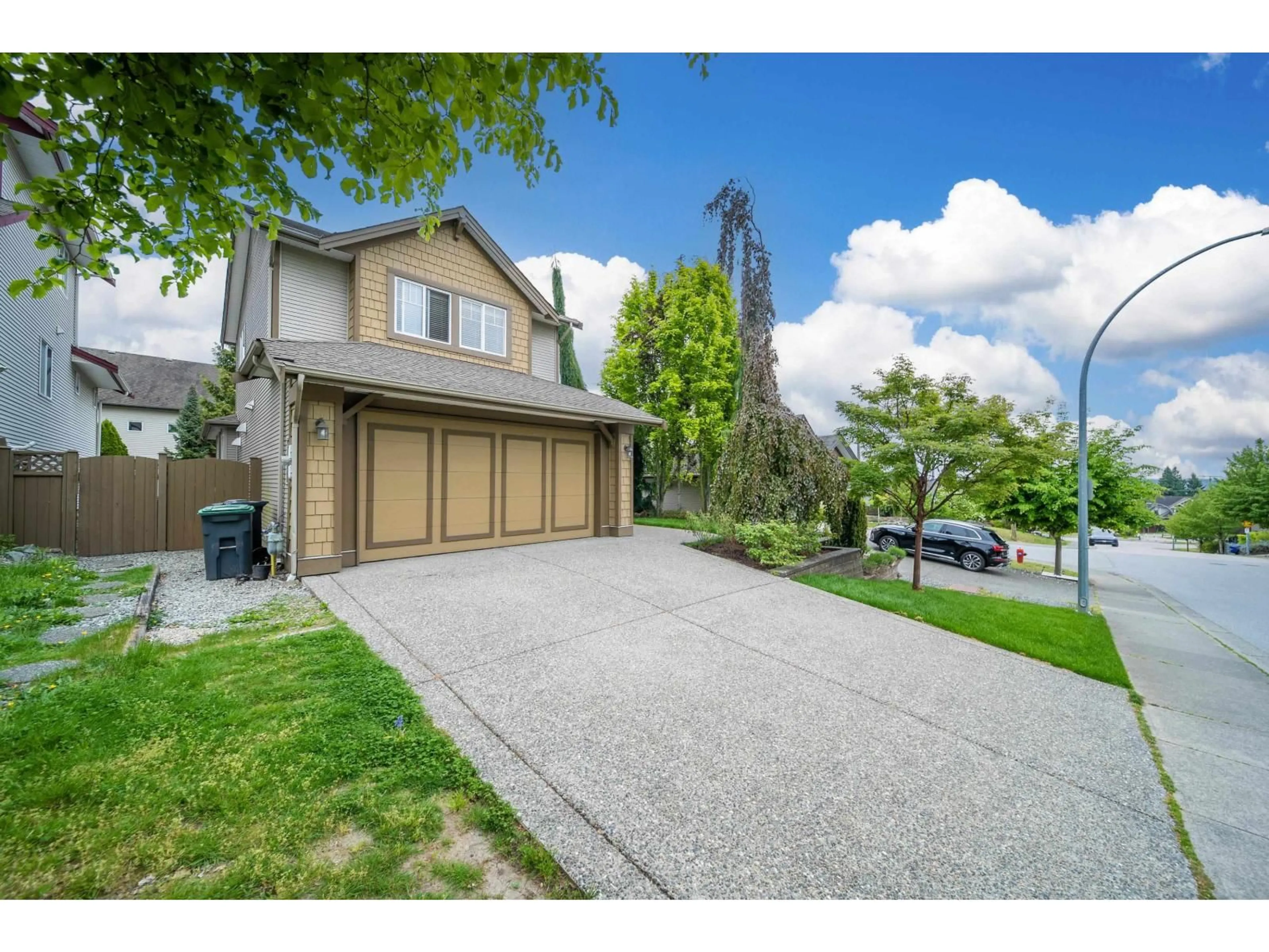 A pic from outside/outdoor area/front of a property/back of a property/a pic from drone, street for 6924 197B STREET, Langley British Columbia V2Y3B1