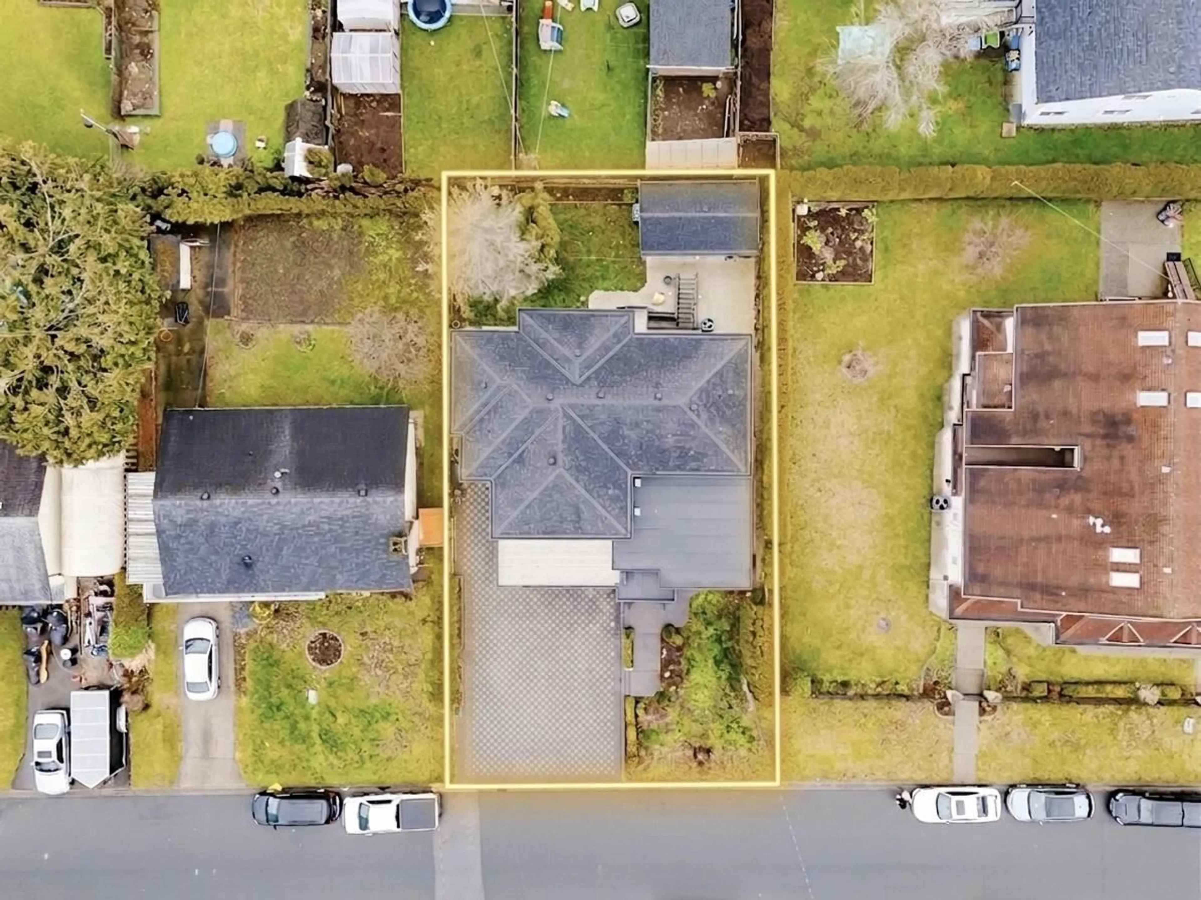 A pic from outside/outdoor area/front of a property/back of a property/a pic from drone, street for 11467 76A AVENUE, Delta British Columbia V4C1L5