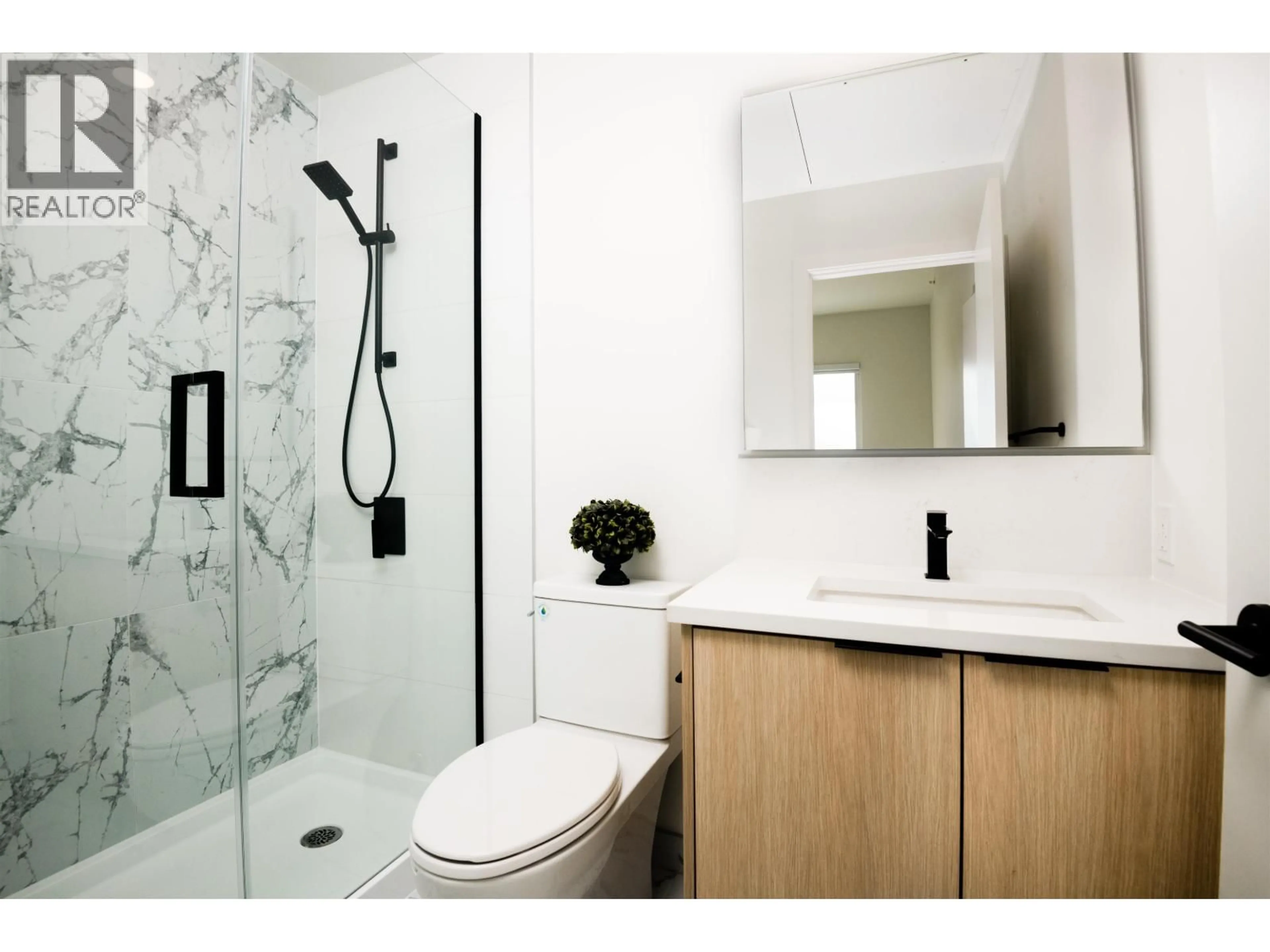Contemporary bathroom, ceramic/tile floor for 101/202 - 422 3RD STREET, North Vancouver British Columbia V7L0K1