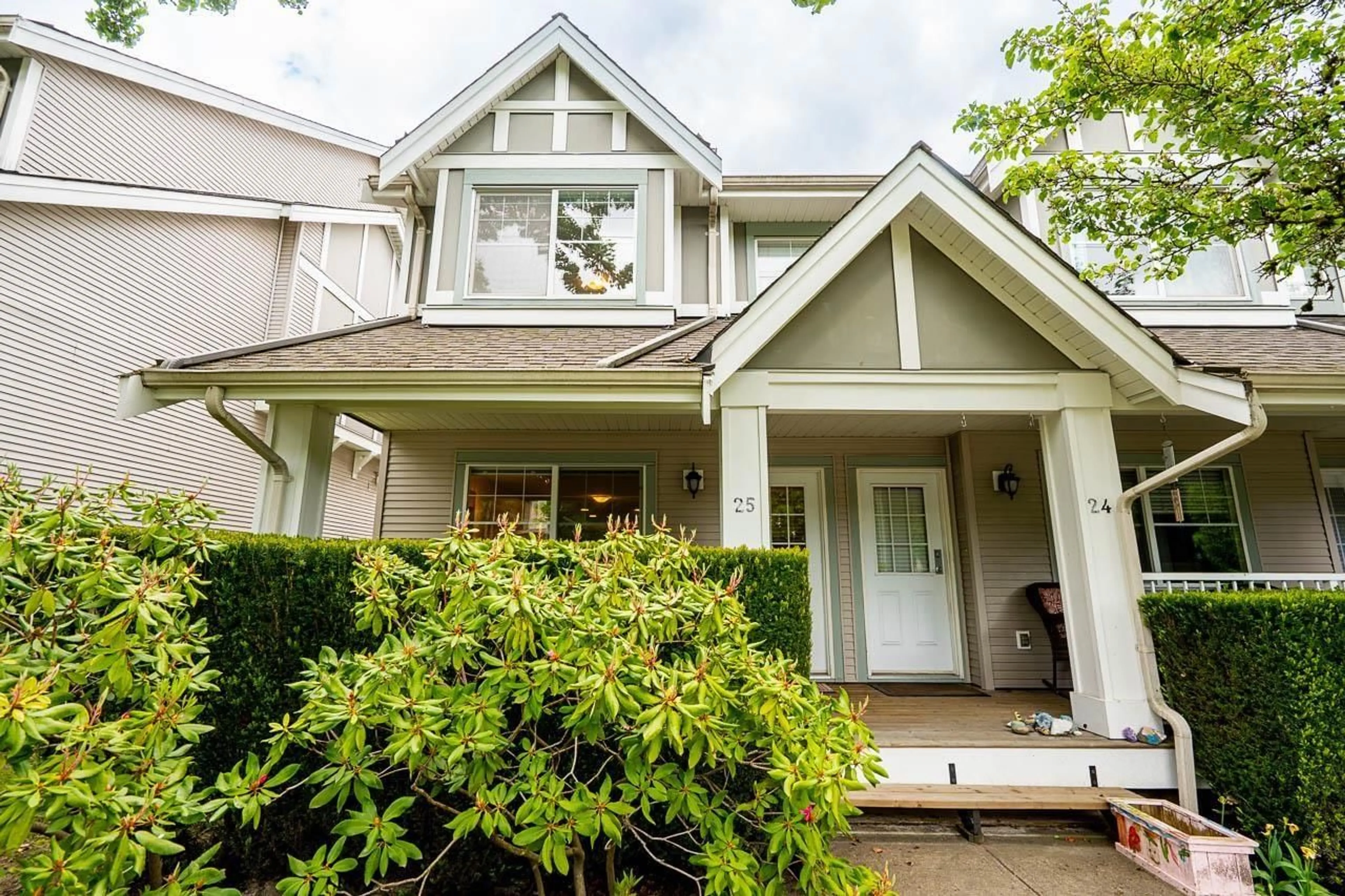 Home with vinyl exterior material, street for 25 - 6555 192A STREET, Surrey British Columbia V4N0A2