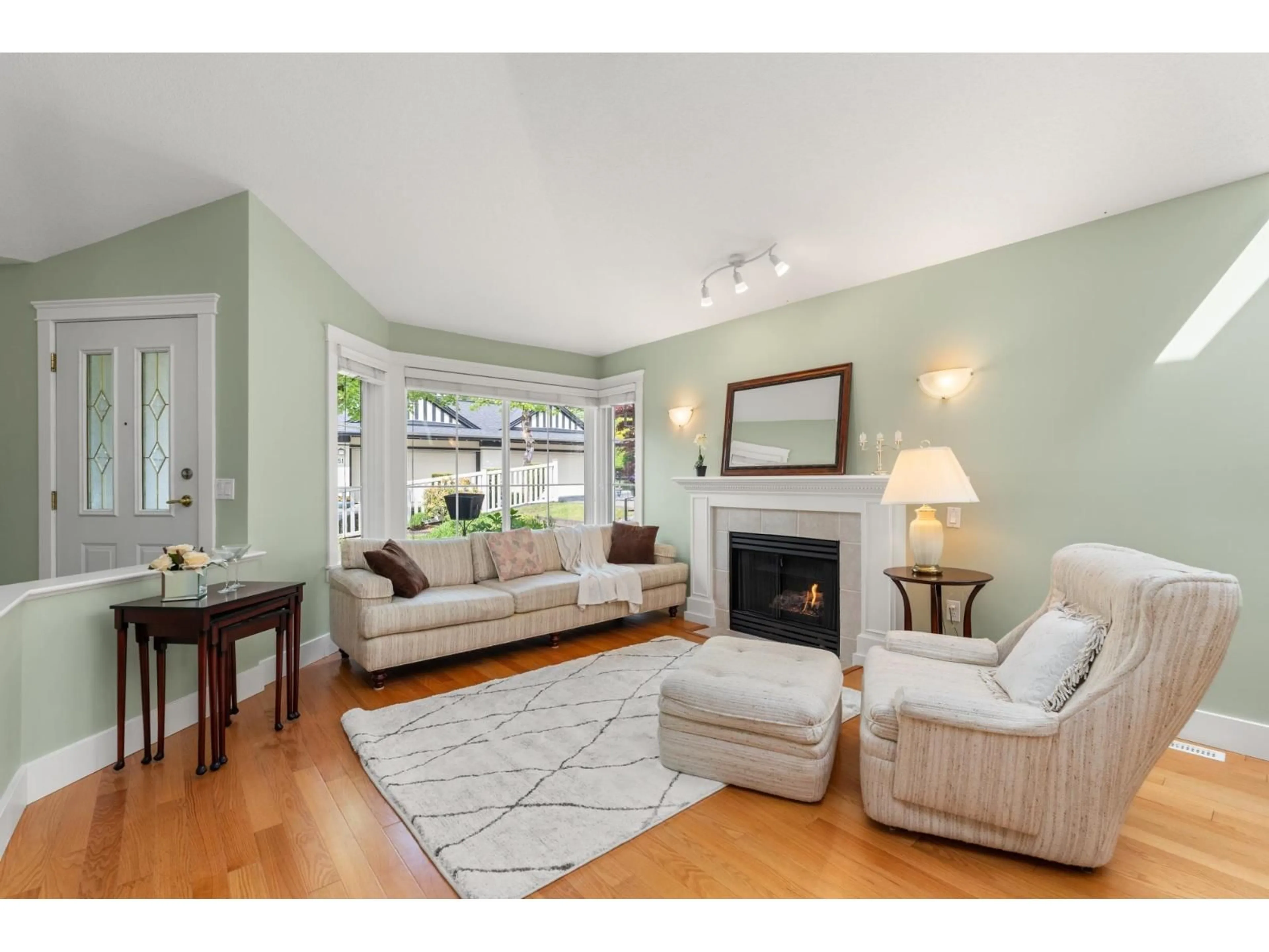 Living room with furniture, unknown for 50 - 17917 68 AVENUE, Surrey British Columbia V3S9C8