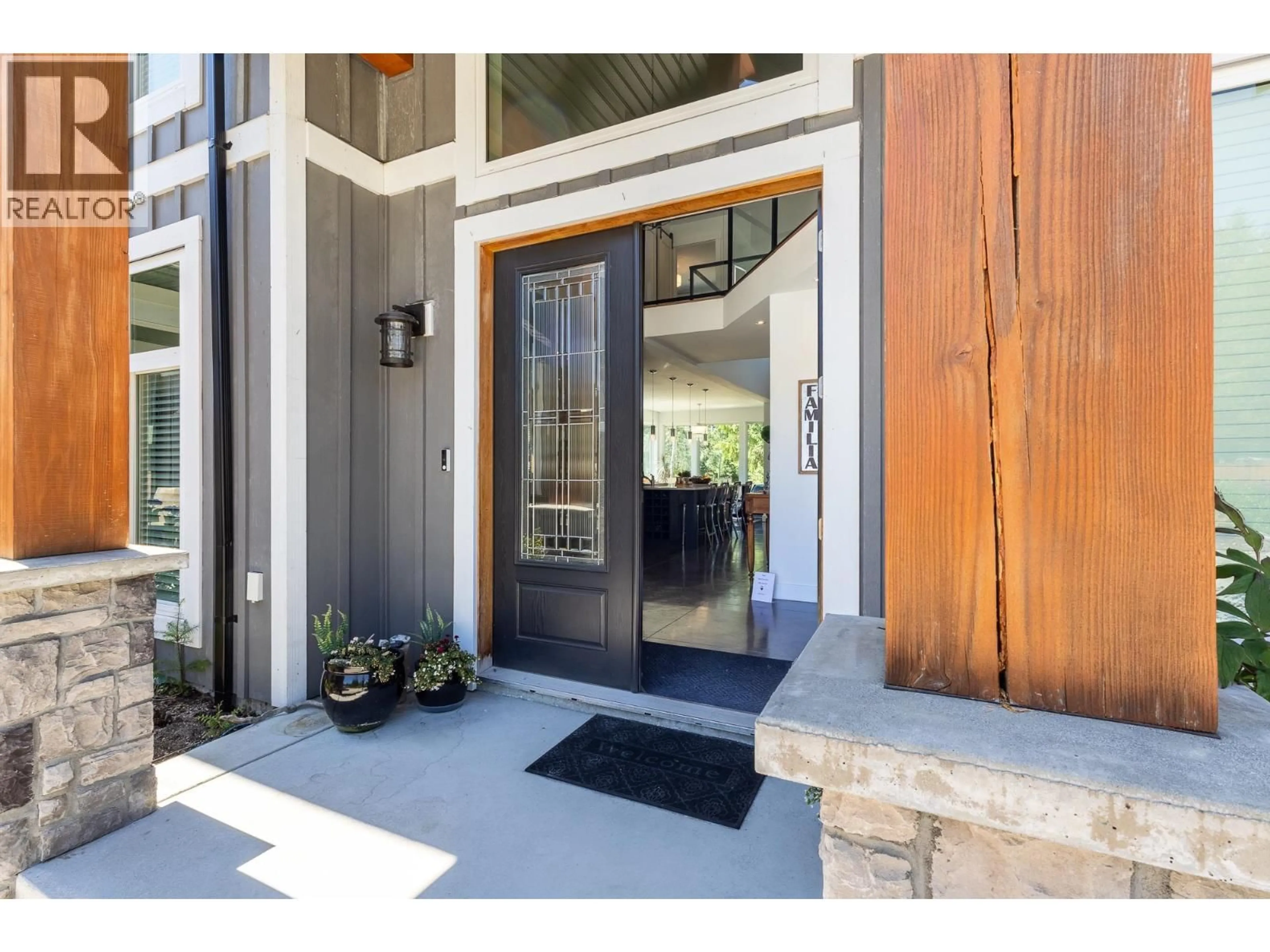 Indoor entryway for 421 SOLAZ PLACE, Gibsons British Columbia V0N1V5