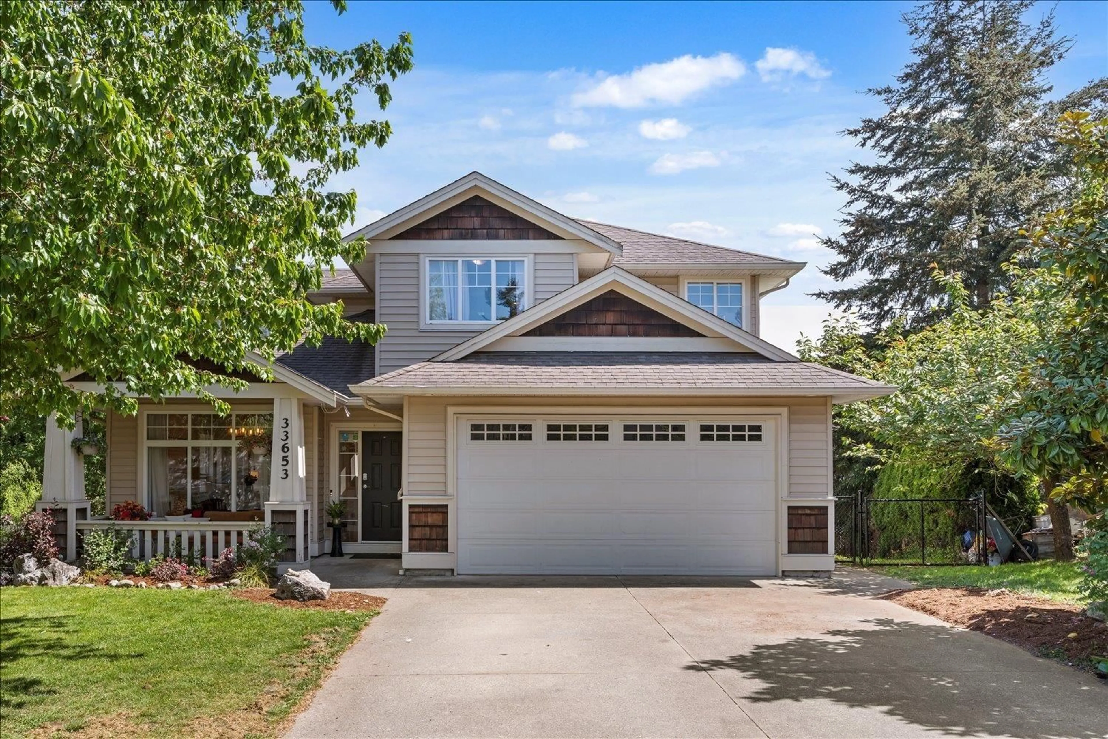 Home with vinyl exterior material, street for 33653 GRAHAM COURT, Mission British Columbia V2V7P1