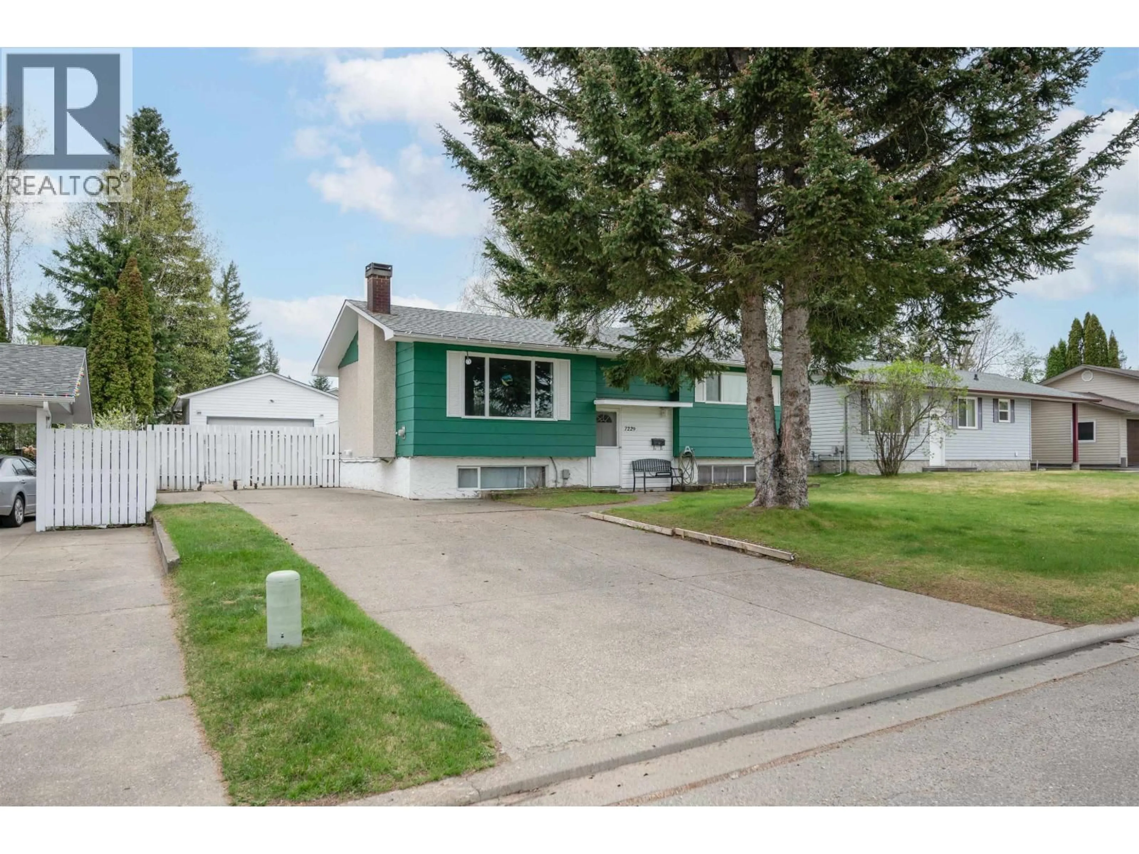Home with vinyl exterior material, street for 7229 IMPERIAL CRESCENT, Prince George British Columbia V2N2W5