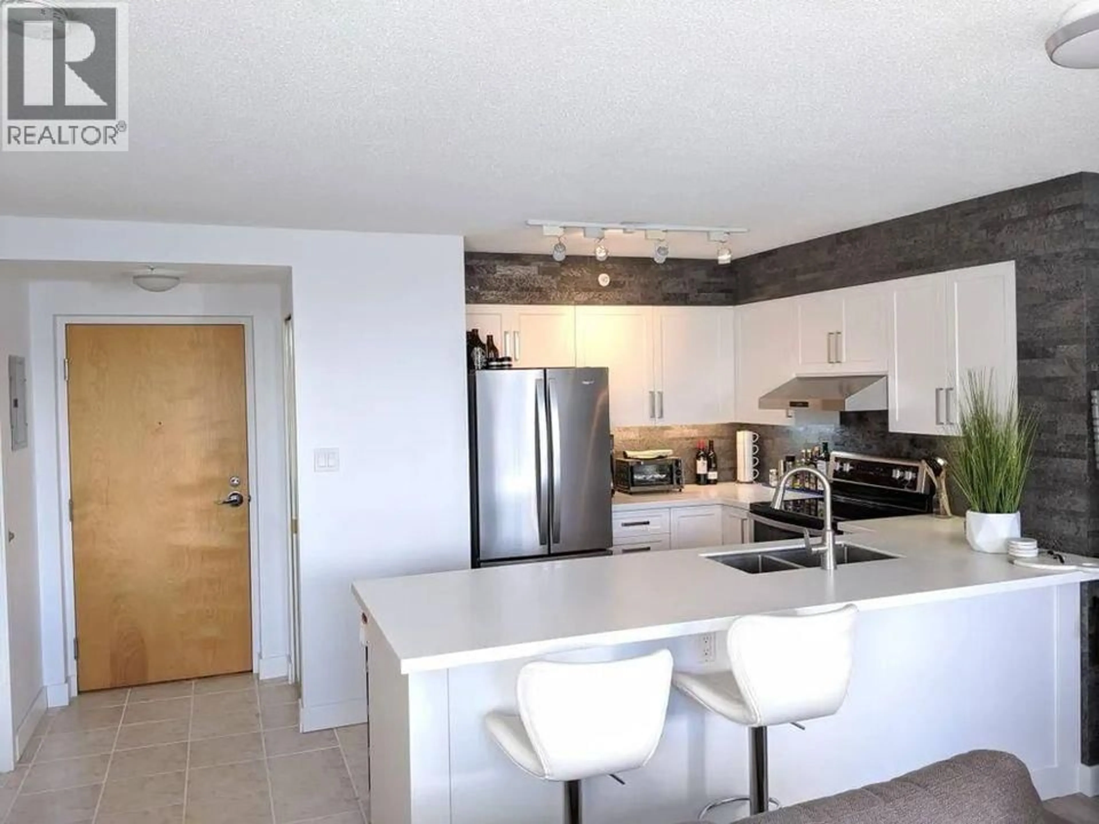 Open concept kitchen, unknown for 601 - 1277 NELSON STREET, Vancouver British Columbia V6E4M8