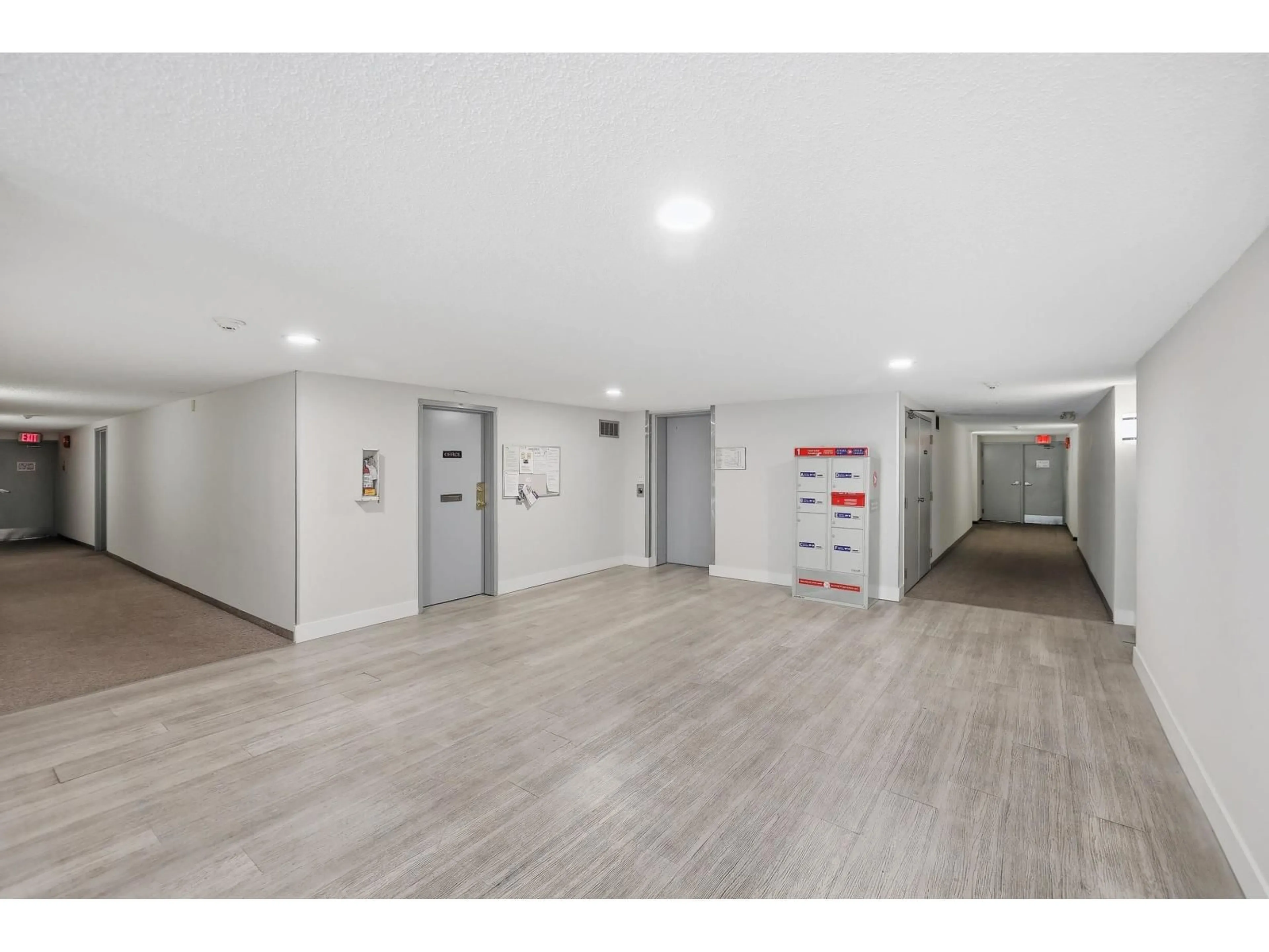 Indoor foyer for 101 - 9635 121 STREET, Surrey British Columbia V3V7L8