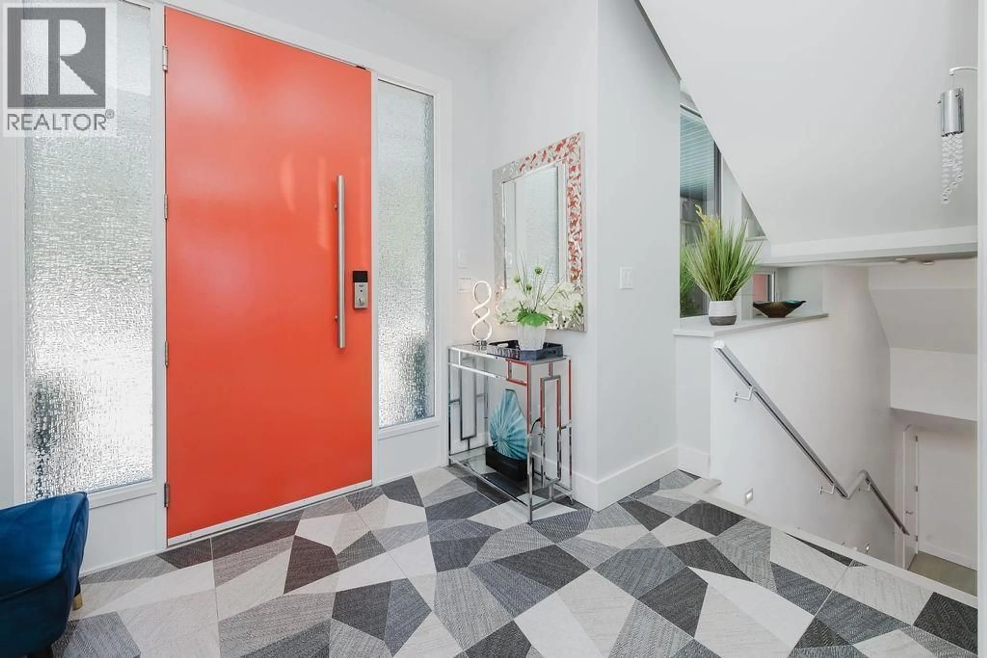 Indoor entryway for 1242 ST ANDREWS ROAD, Gibsons British Columbia V0N1V1