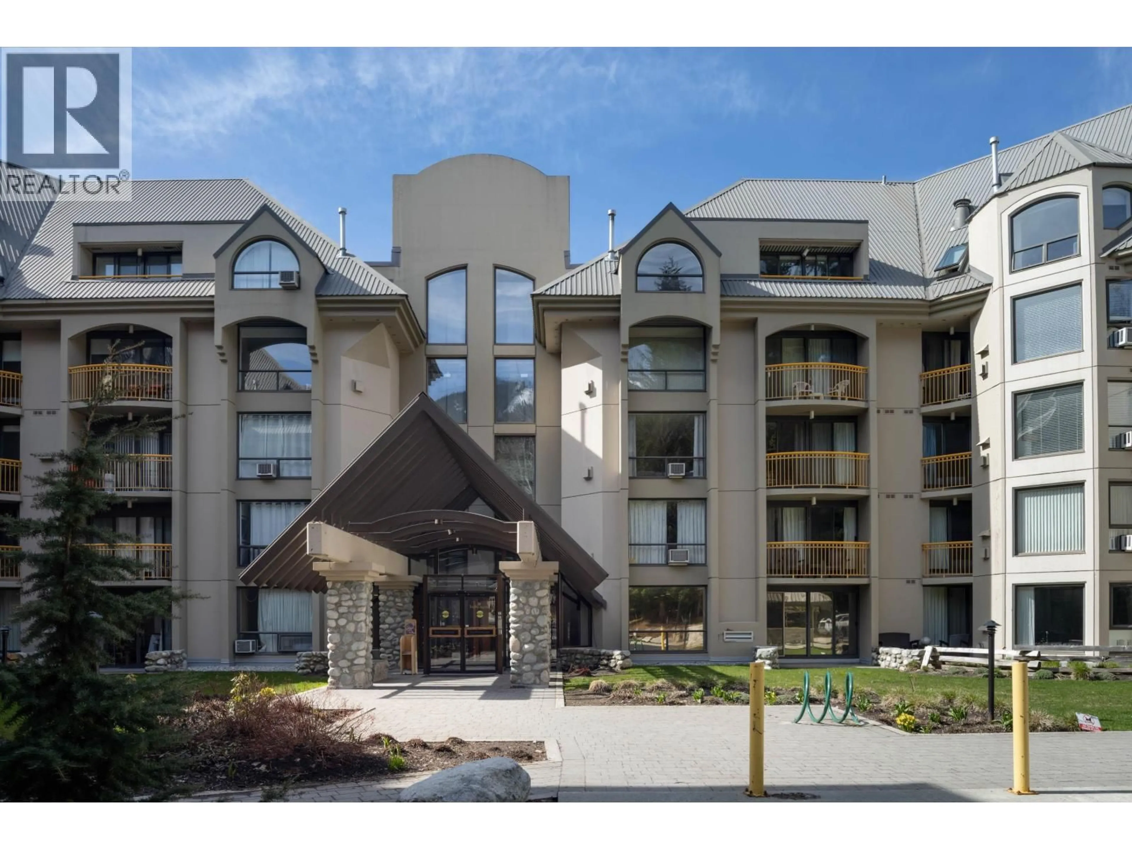 Indoor foyer for 423 - 4809 SPEARHEAD DRIVE, Whistler British Columbia V0N1B4