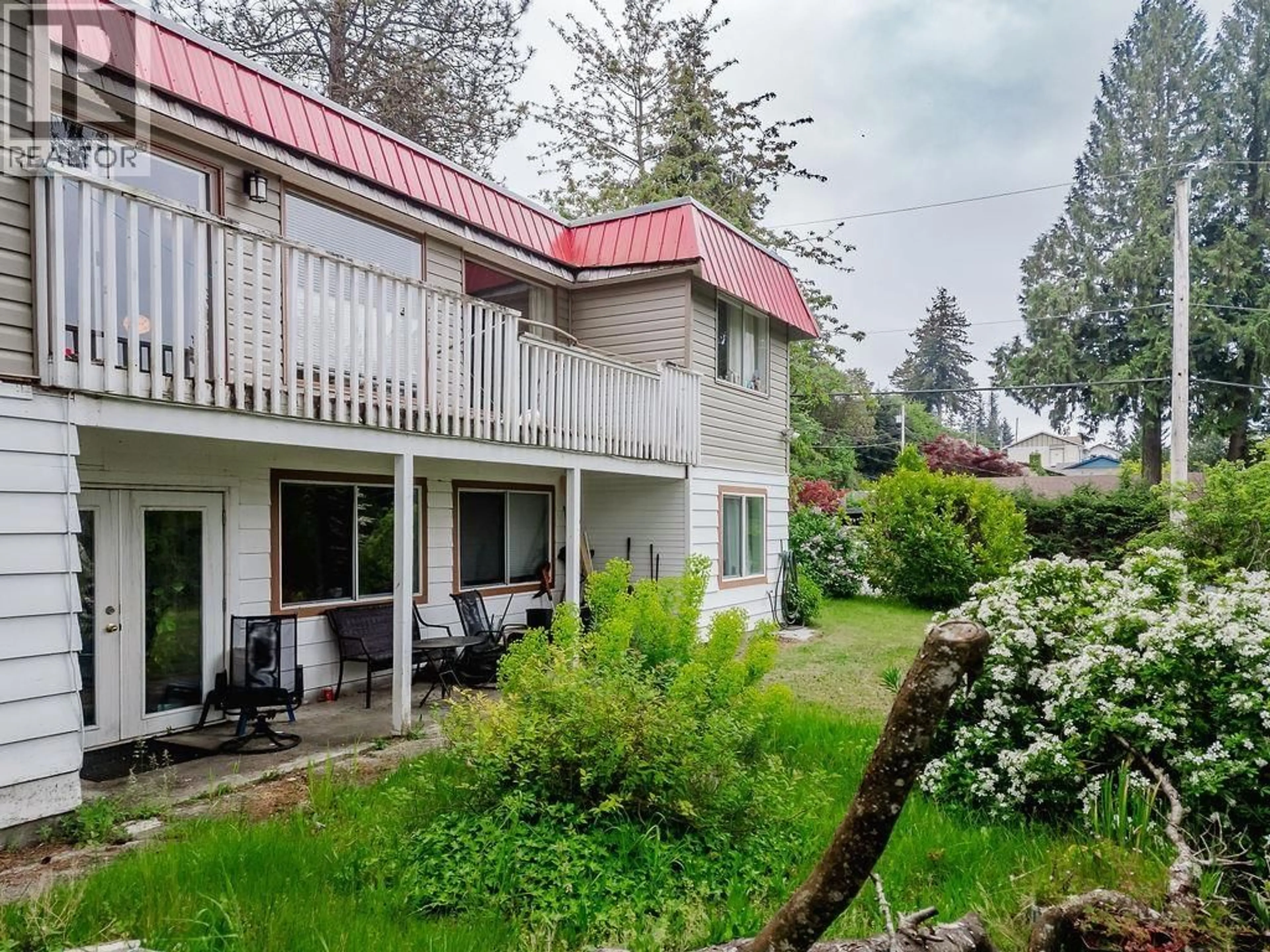 A pic from outside/outdoor area/front of a property/back of a property/a pic from drone, unknown for 5197 RADCLIFFE ROAD, Sechelt British Columbia V7Z0C1