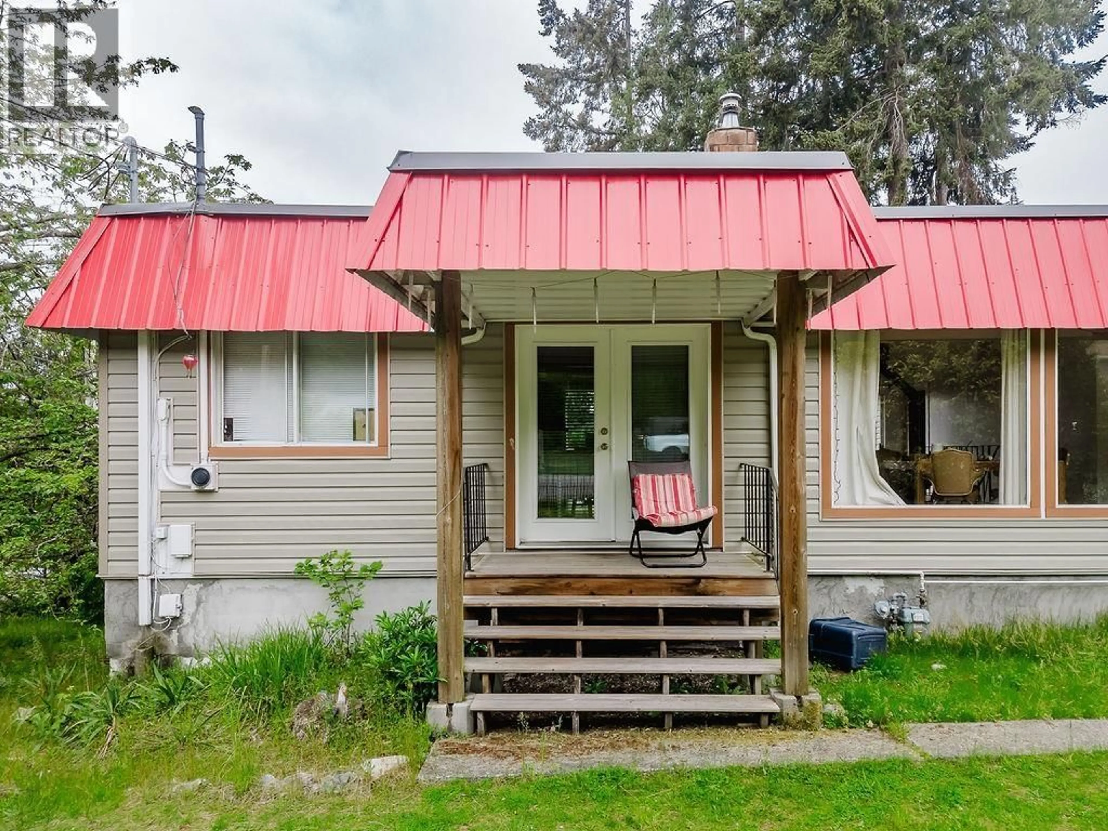 Home with vinyl exterior material, unknown for 5197 RADCLIFFE ROAD, Sechelt British Columbia V7Z0C1