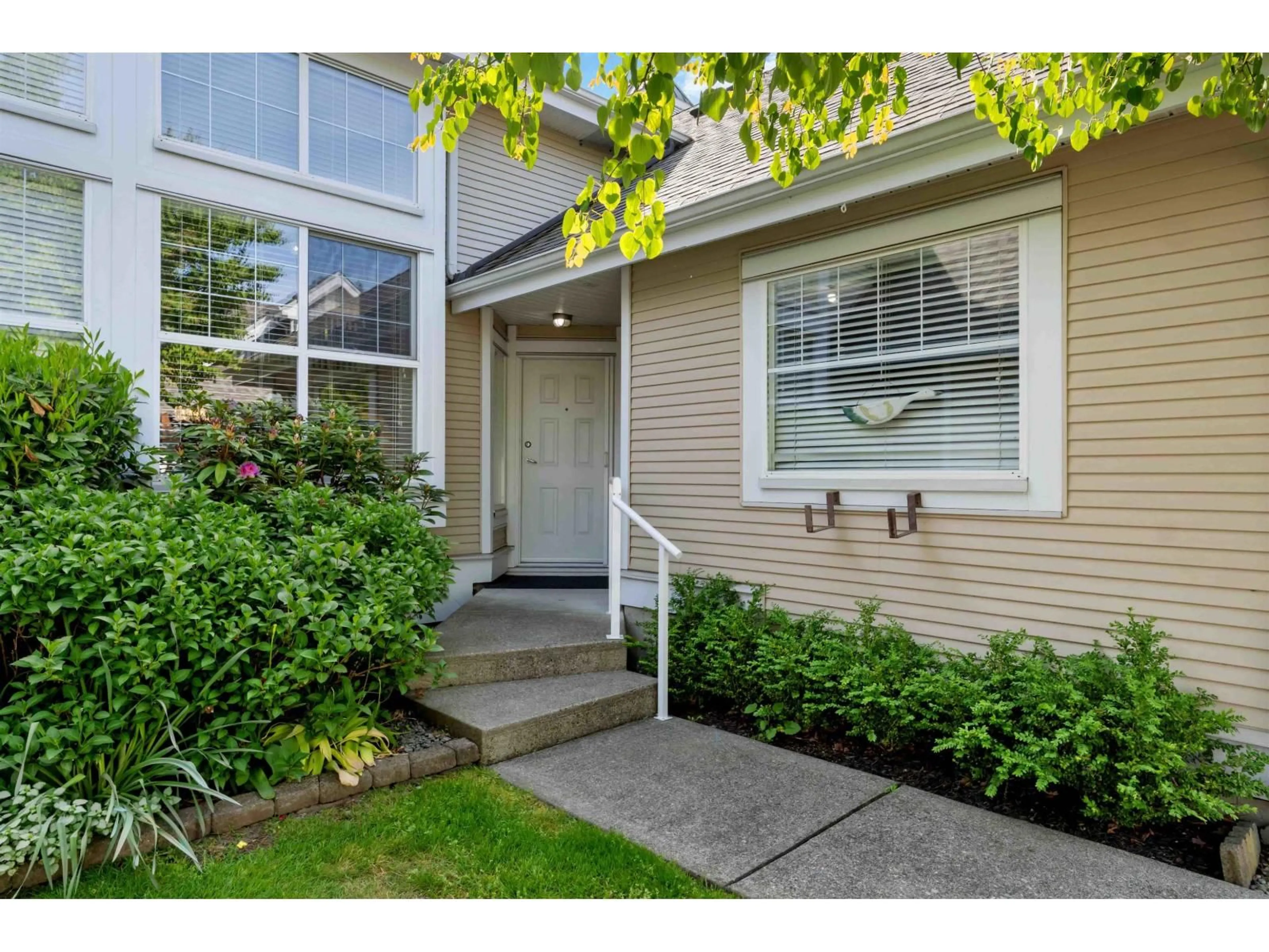 Indoor entryway for 3 - 16995 64TH AVENUE, Surrey British Columbia V3S0V9