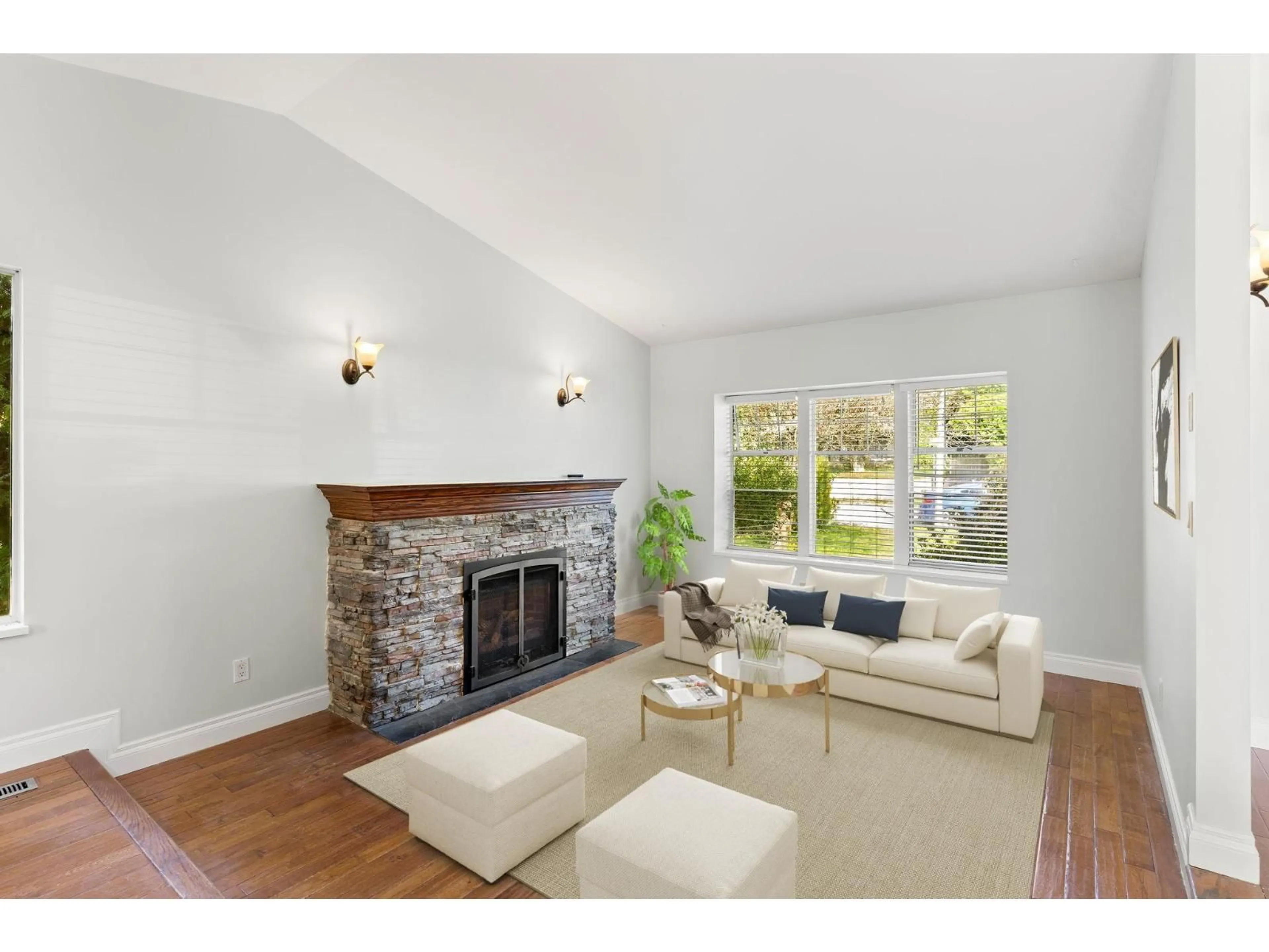 Living room with furniture, wood/laminate floor for 33480 BLUEBERRY DRIVE, Mission British Columbia V2V6E7