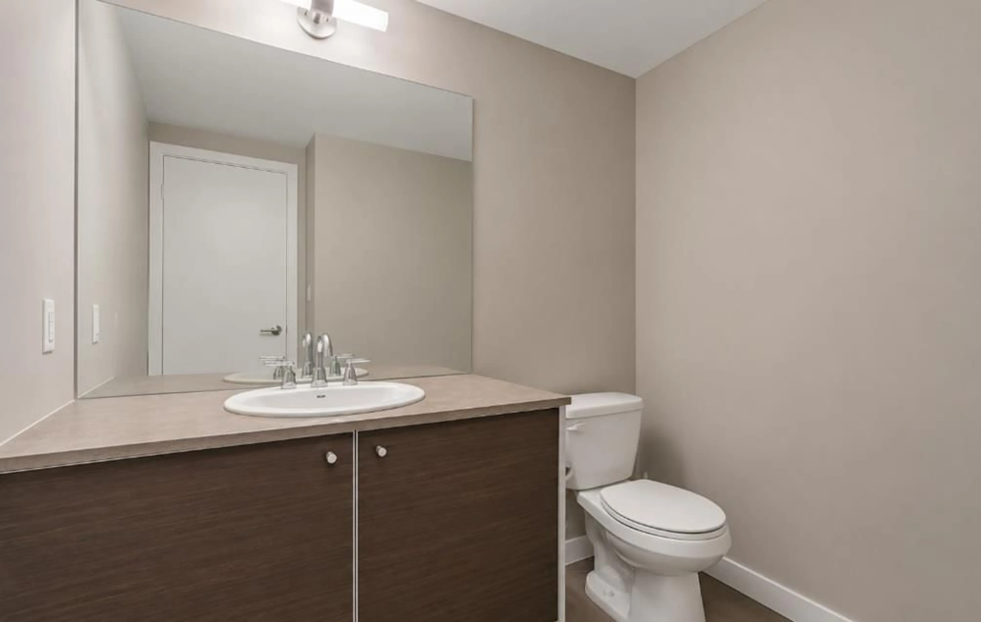 Standard bathroom, unknown for 3303 - 9981 WHALLEY BOULEVARD, Surrey British Columbia V3T0G6