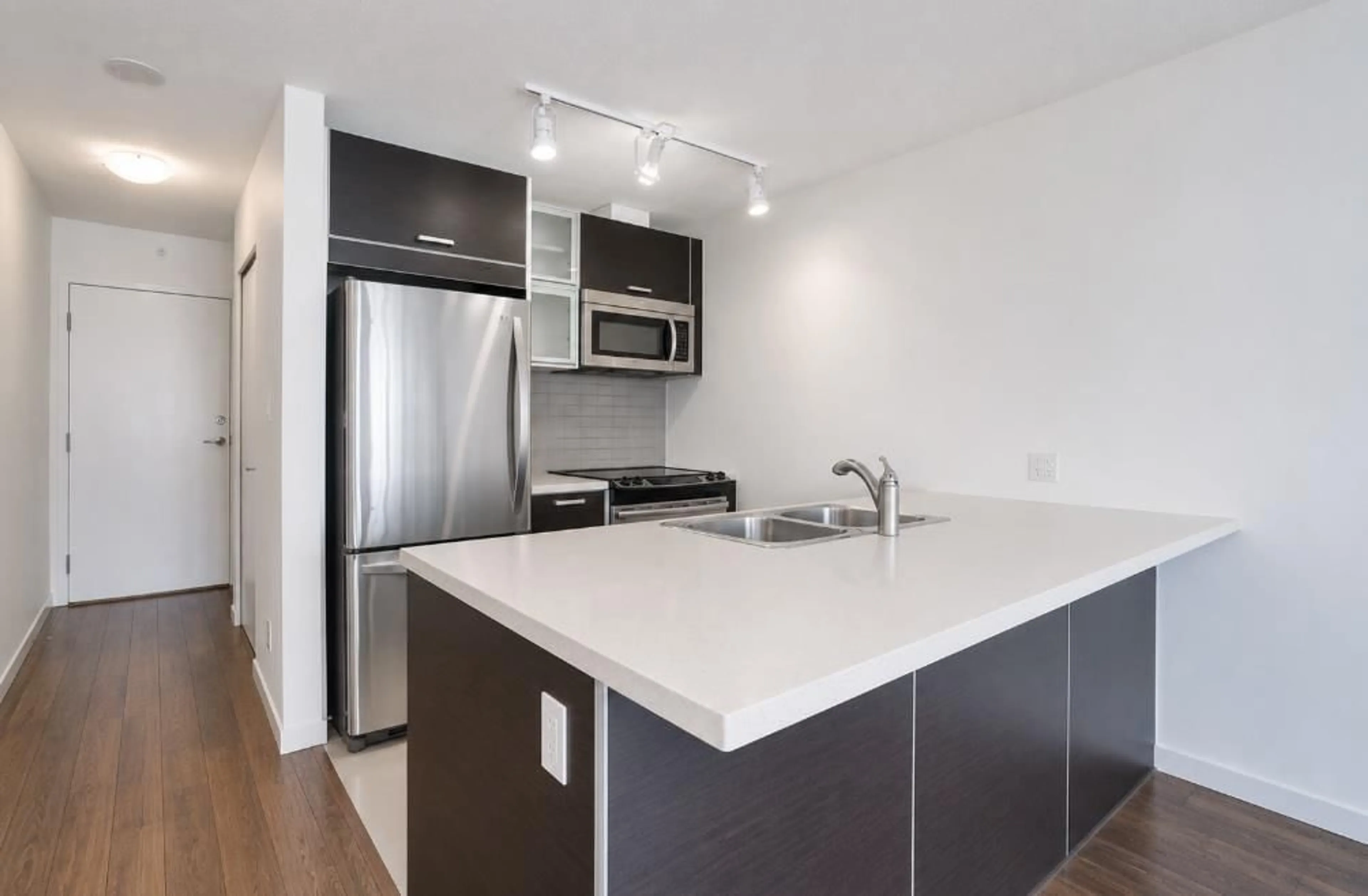 Standard kitchen, unknown for 3303 - 9981 WHALLEY BOULEVARD, Surrey British Columbia V3T0G6