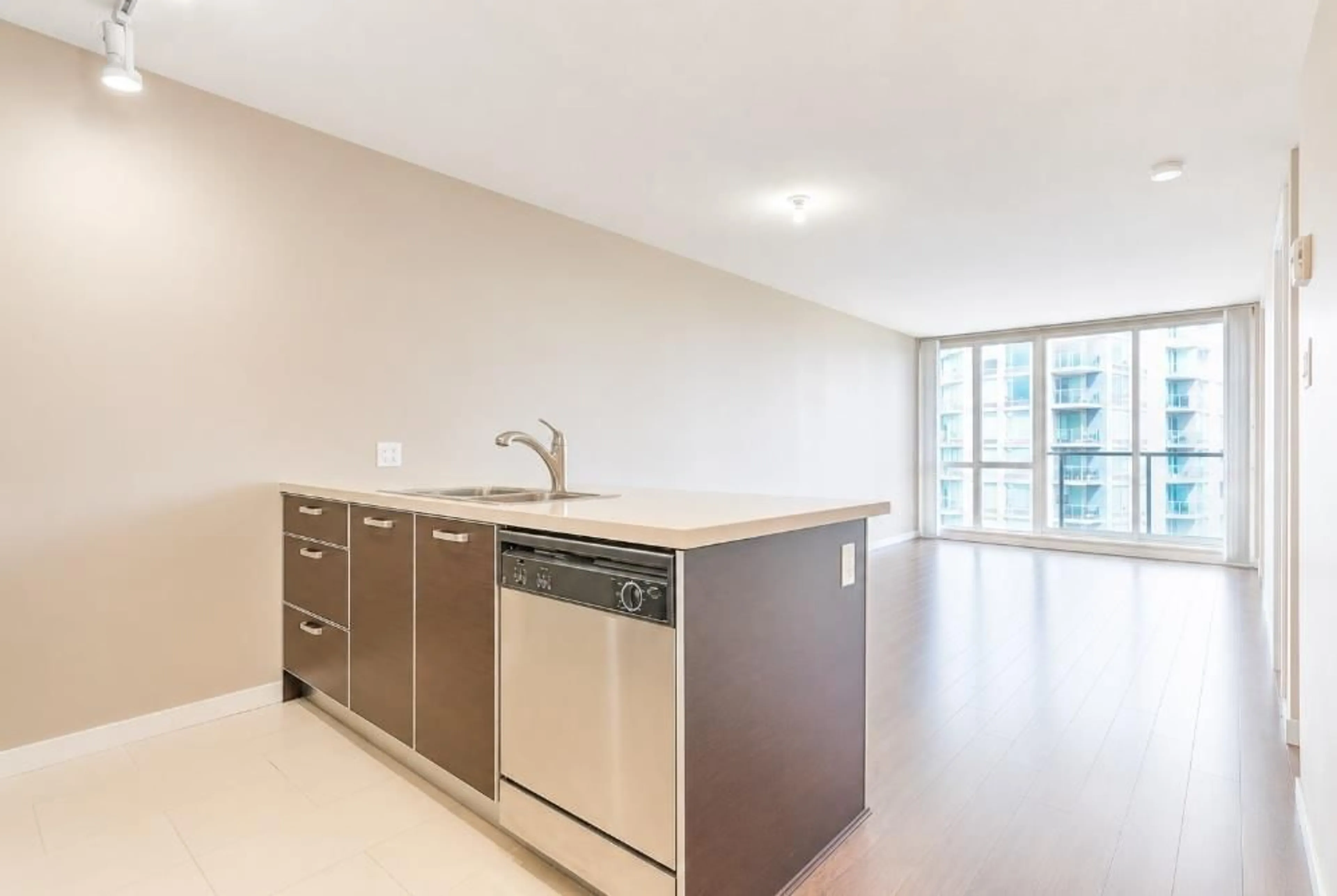 Standard kitchen, unknown for 3303 - 9981 WHALLEY BOULEVARD, Surrey British Columbia V3T0G6