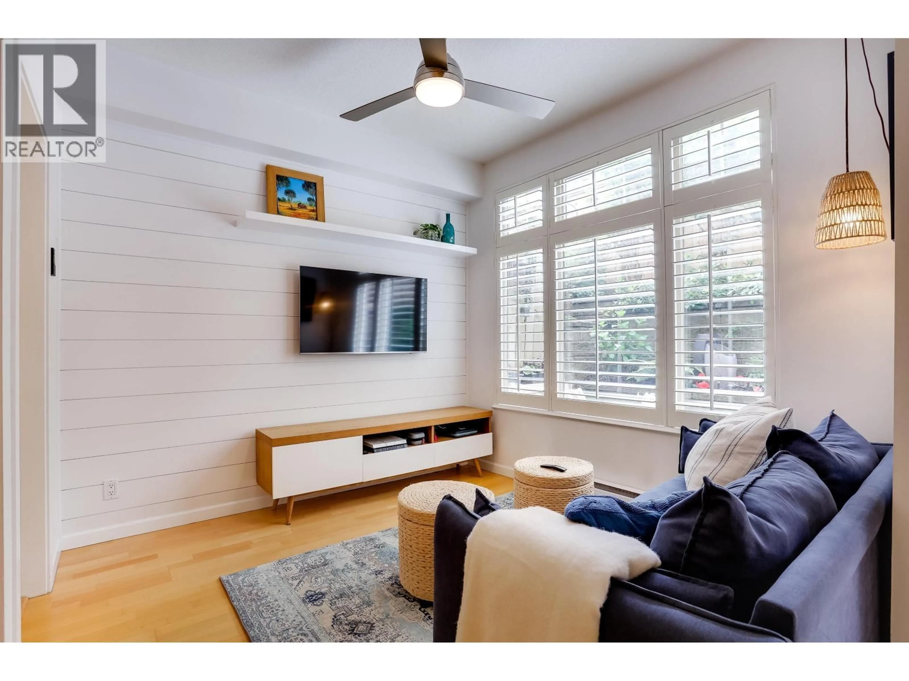 Living room with furniture, wood/laminate floor for 9 - 245 FRANCIS WAY, New Westminster British Columbia V3L0A7