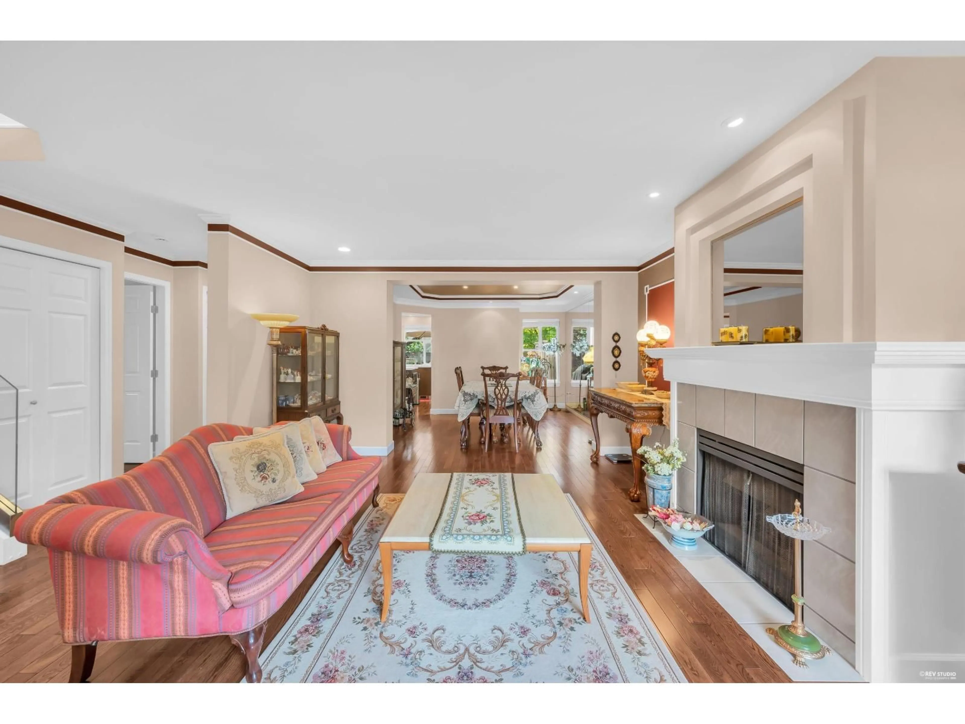 Living room with furniture, wood/laminate floor for 44 - 15860 82 AVENUE, Surrey British Columbia V4N0S8