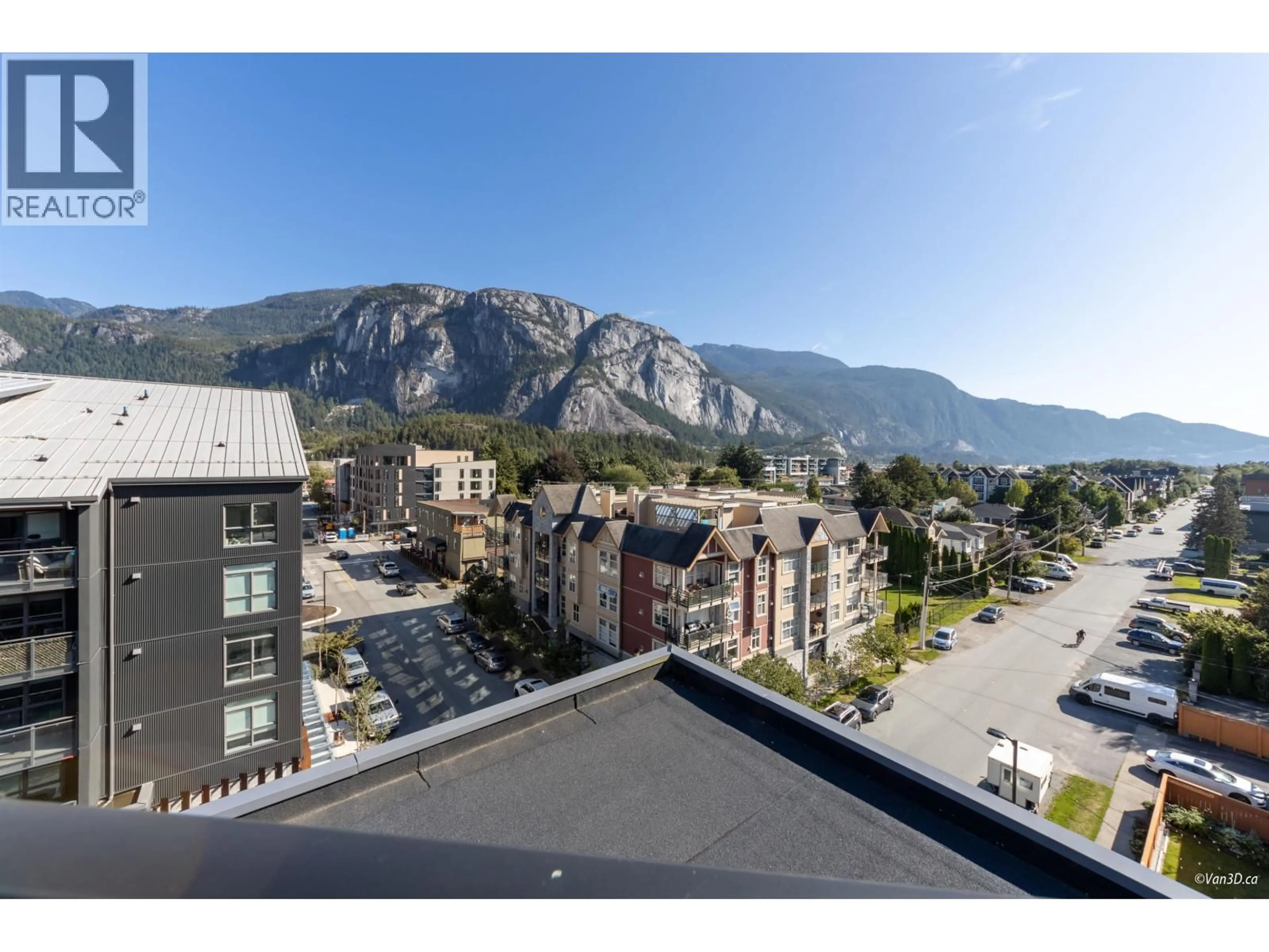 A pic from outside/outdoor area/front of a property/back of a property/a pic from drone, mountain view for 602 - 38013 THIRD AVENUE, Squamish British Columbia V8B0Z8