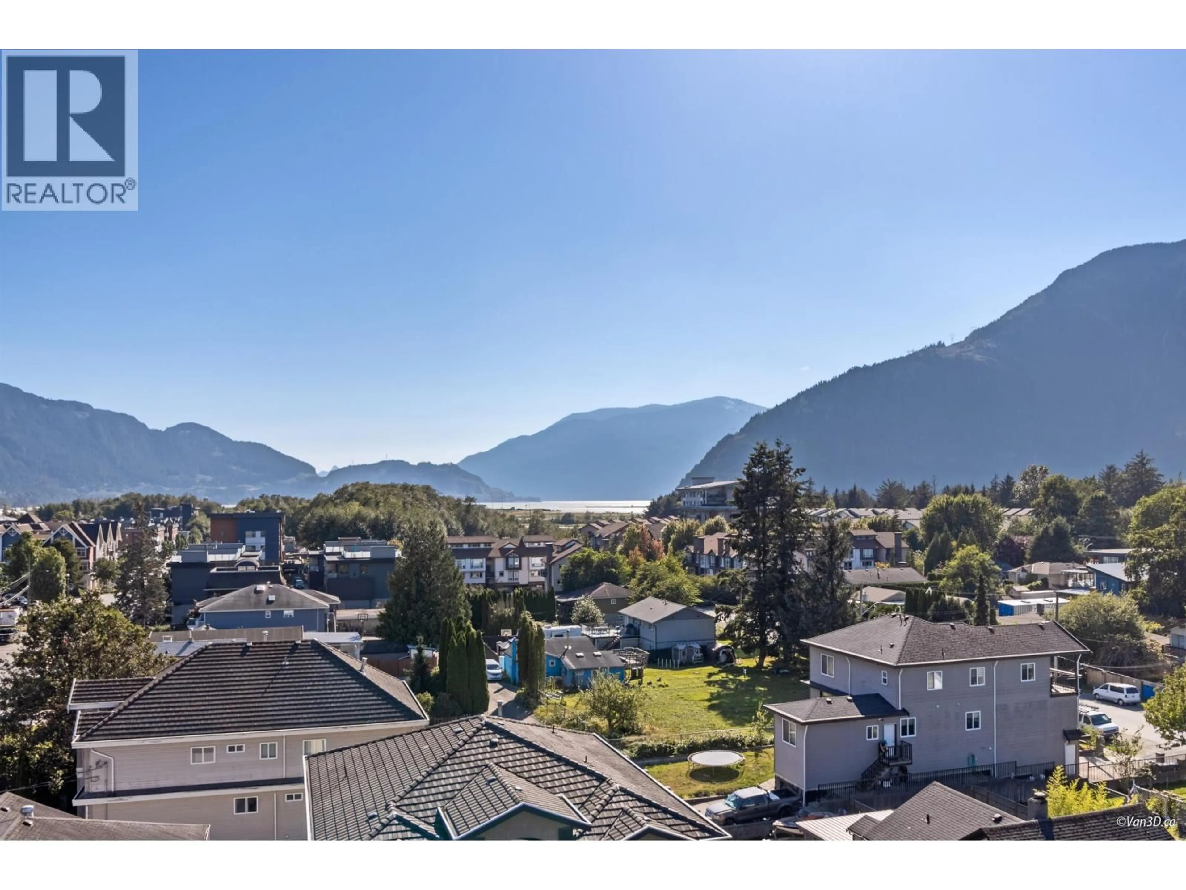 A pic from outside/outdoor area/front of a property/back of a property/a pic from drone, mountain view for 602 - 38013 THIRD AVENUE, Squamish British Columbia V8B0Z8