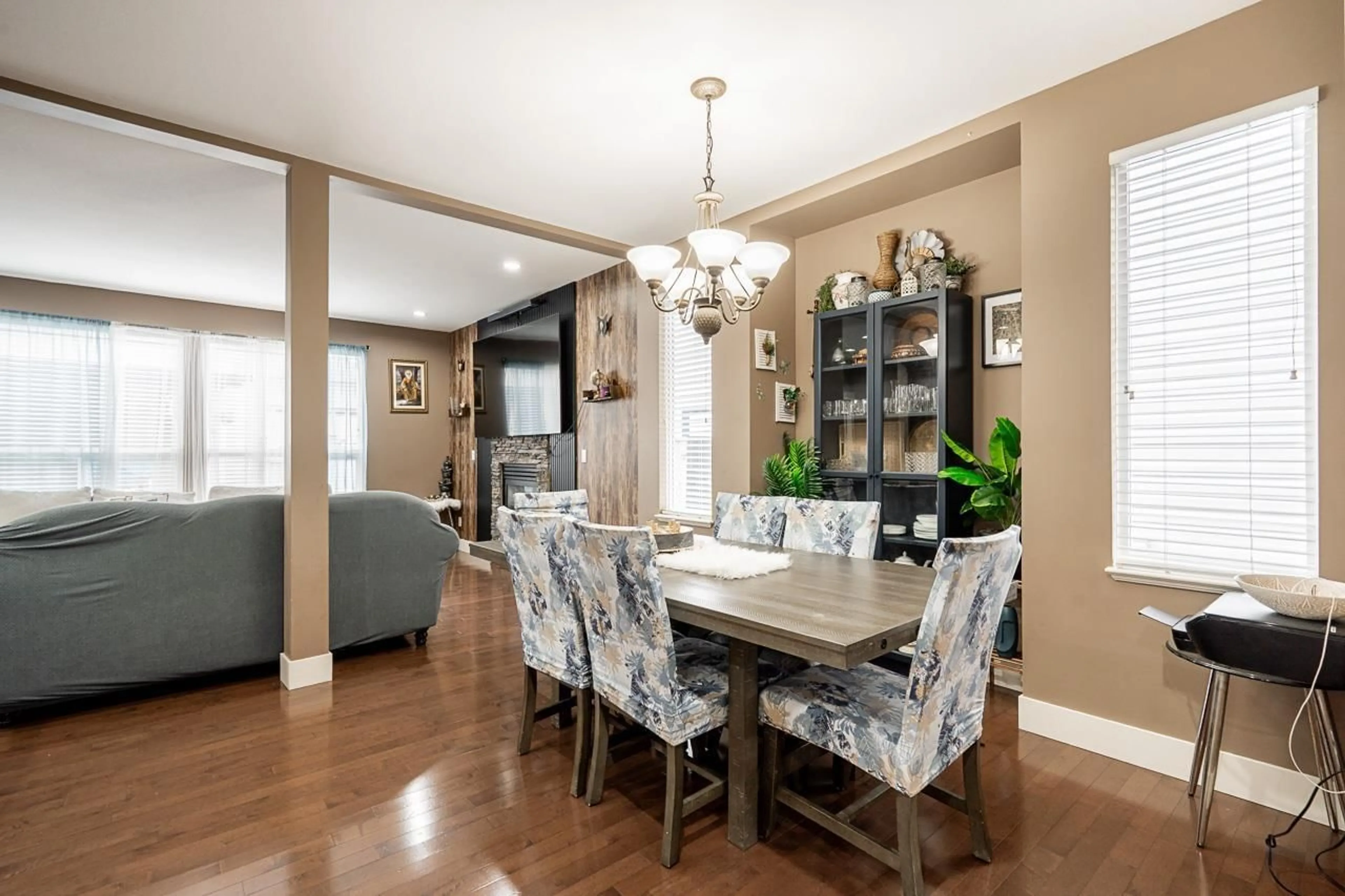 Dining room, wood/laminate floor for 14548 60 AVENUE, Surrey British Columbia V3S4R5