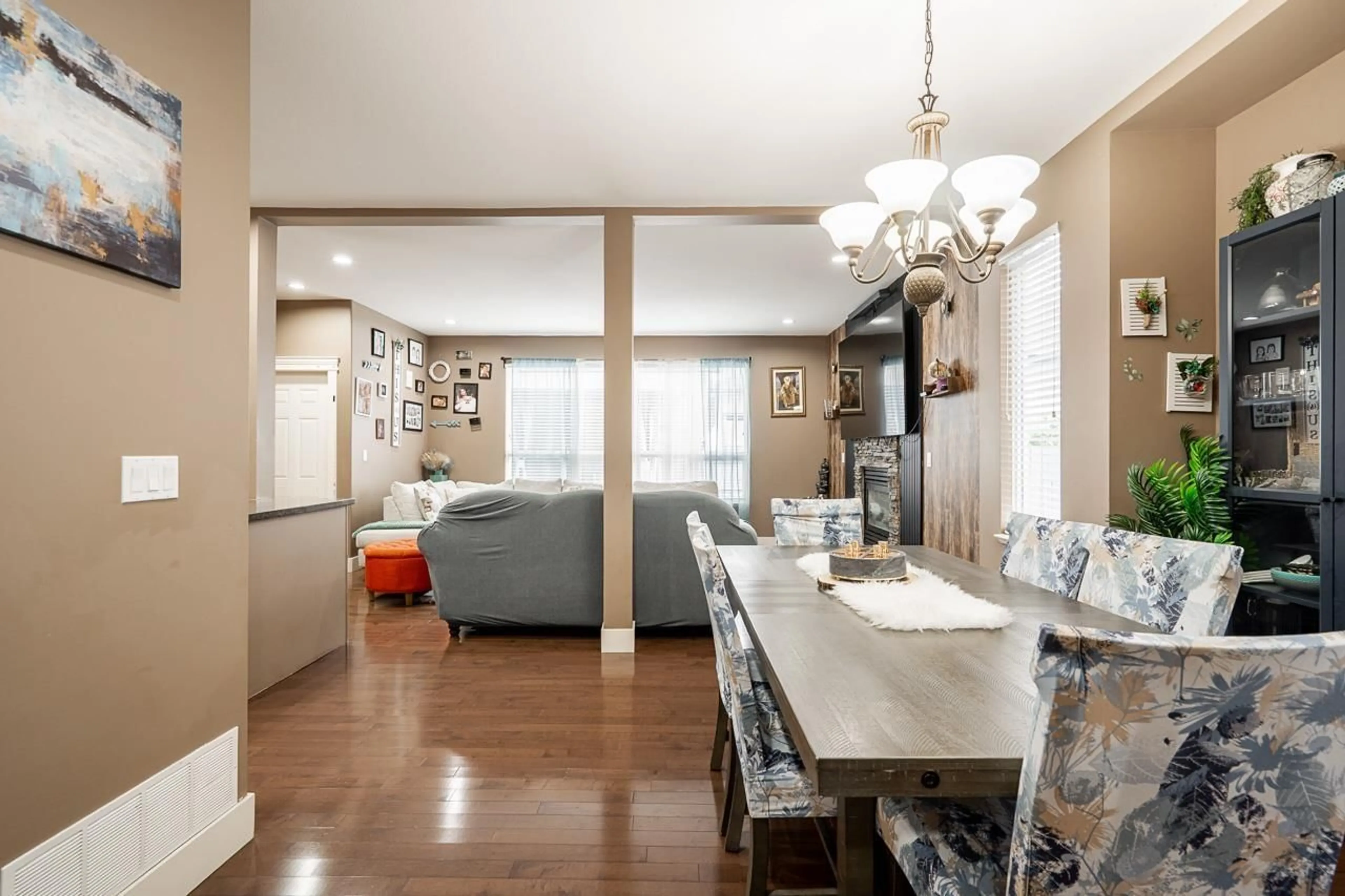 Dining room, wood/laminate floor for 14548 60 AVENUE, Surrey British Columbia V3S4R5