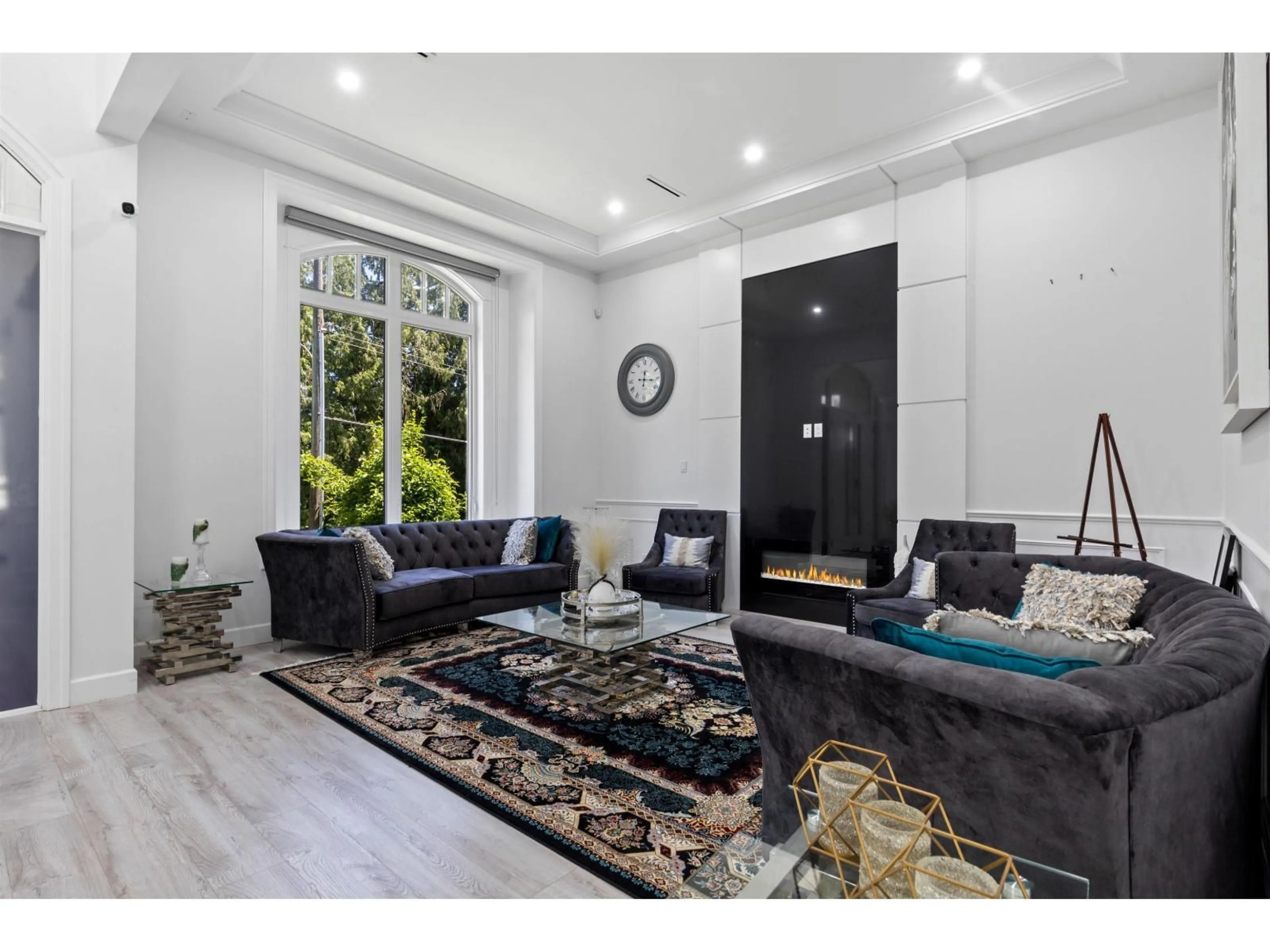 Living room with furniture, unknown for 14678 ST ANDREWS DRIVE, Surrey British Columbia V3R5V4