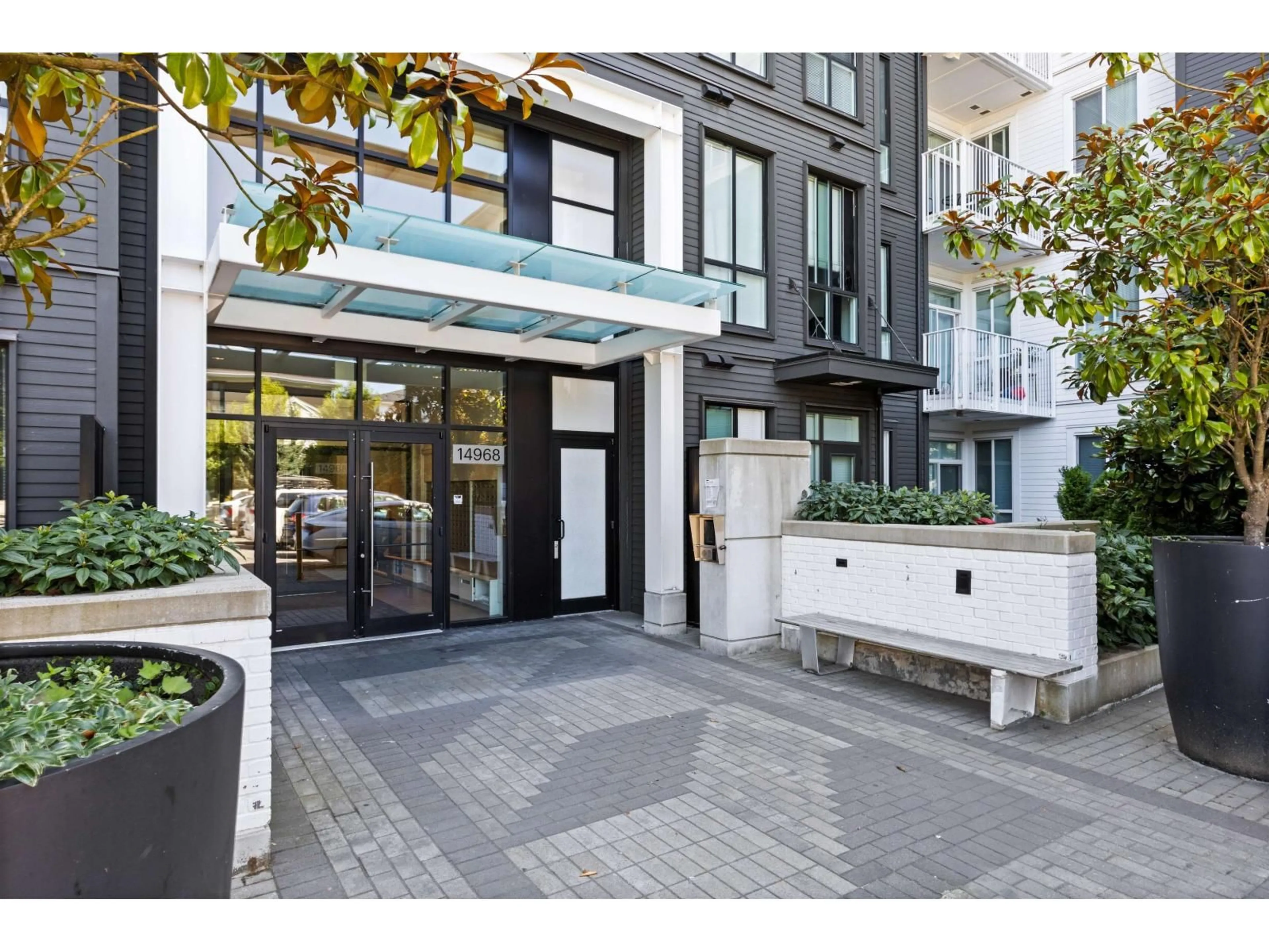 Unknown for 425 - 14968 101A AVENUE, Surrey British Columbia V3R0E8