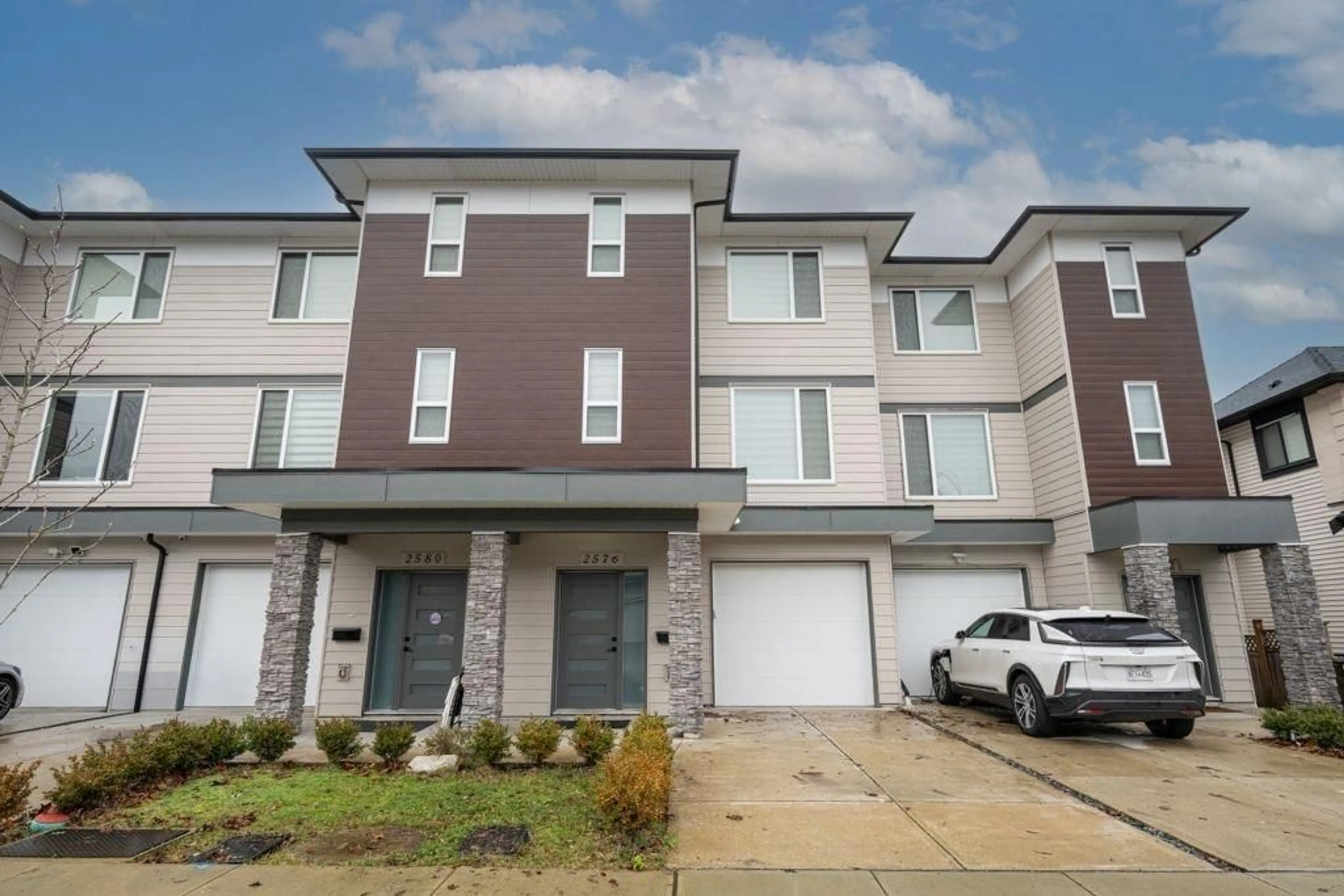 Unknown for 2576 JANZEN STREET, Abbotsford British Columbia V3G0G8