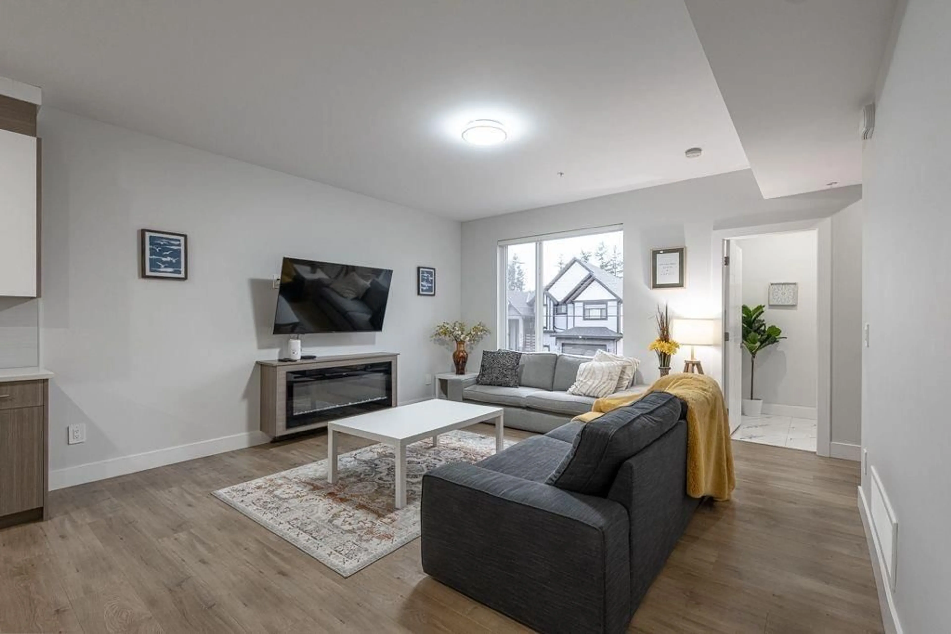 Living room with furniture, wood/laminate floor for 2576 JANZEN STREET, Abbotsford British Columbia V3G0G8