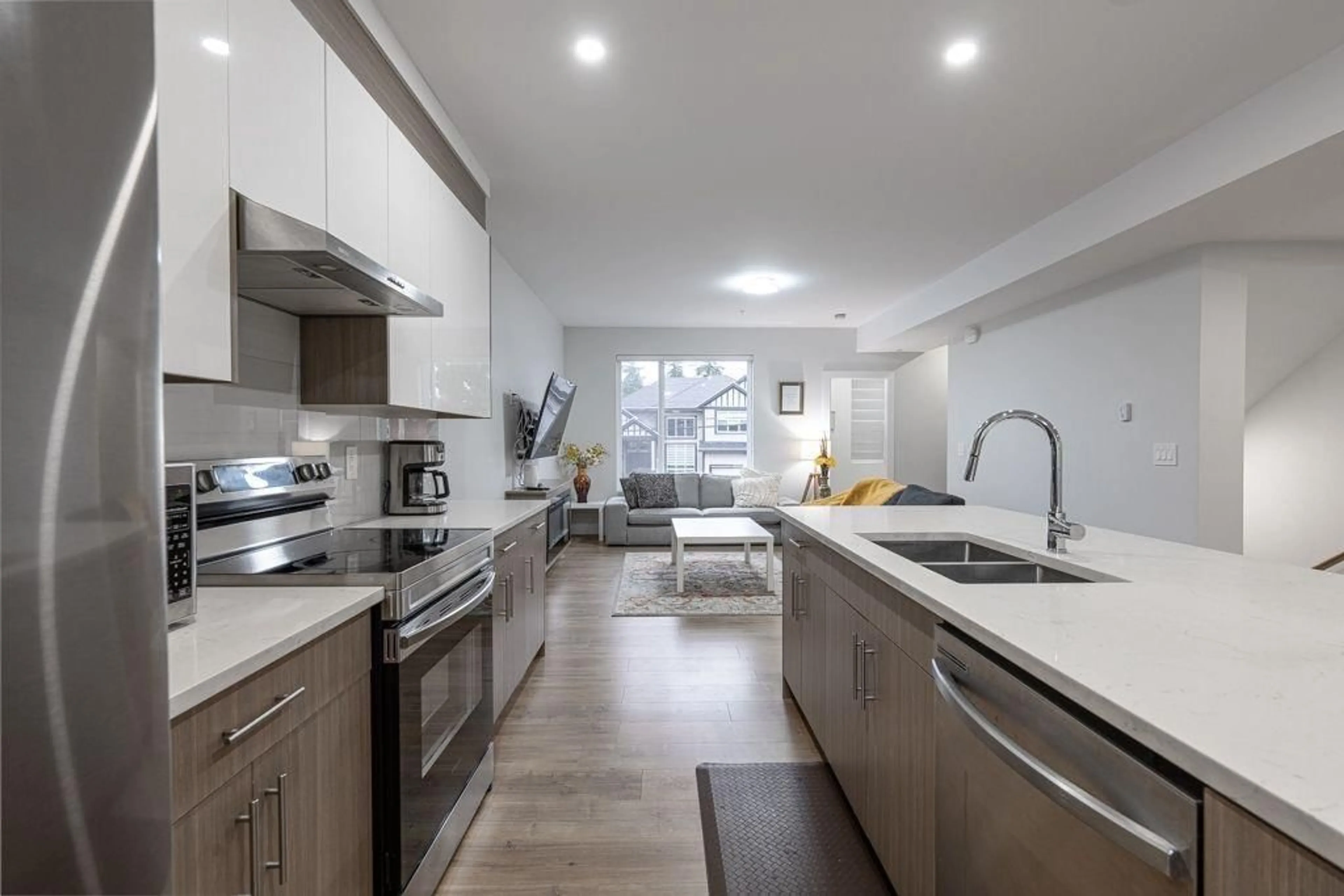 Open concept kitchen, unknown for 2576 JANZEN STREET, Abbotsford British Columbia V3G0G8