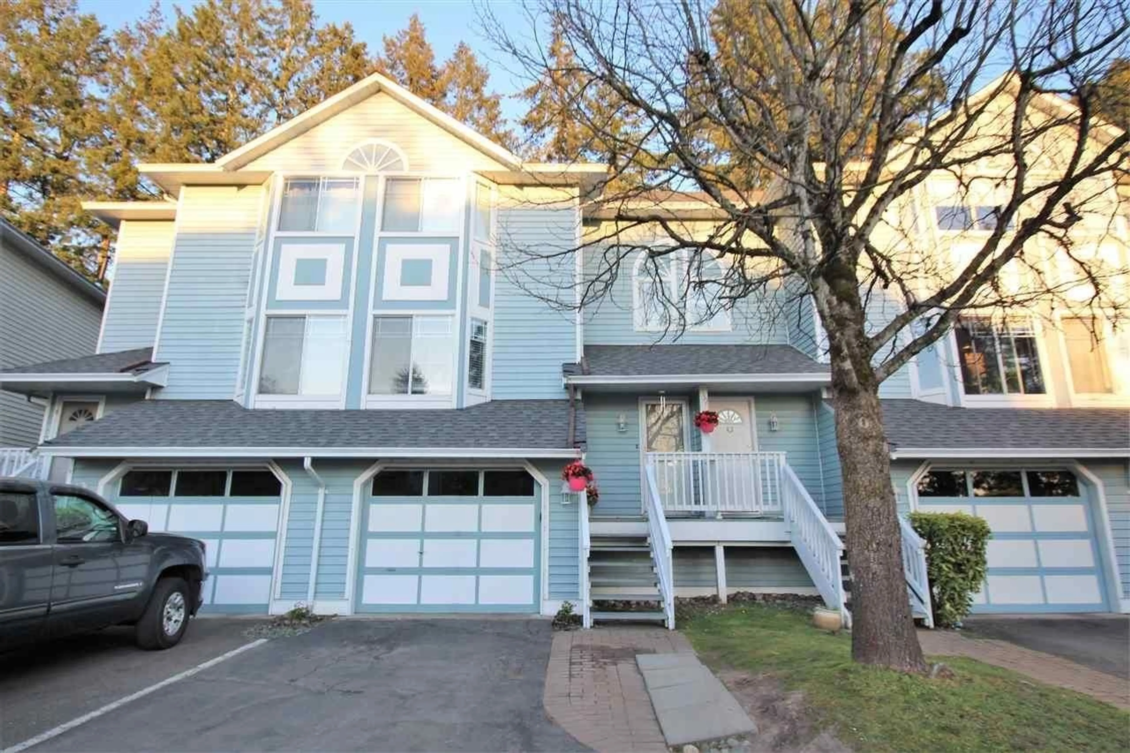 Home with vinyl exterior material, street for 42 - 15550 89 AVENUE, Surrey British Columbia V3R1N2