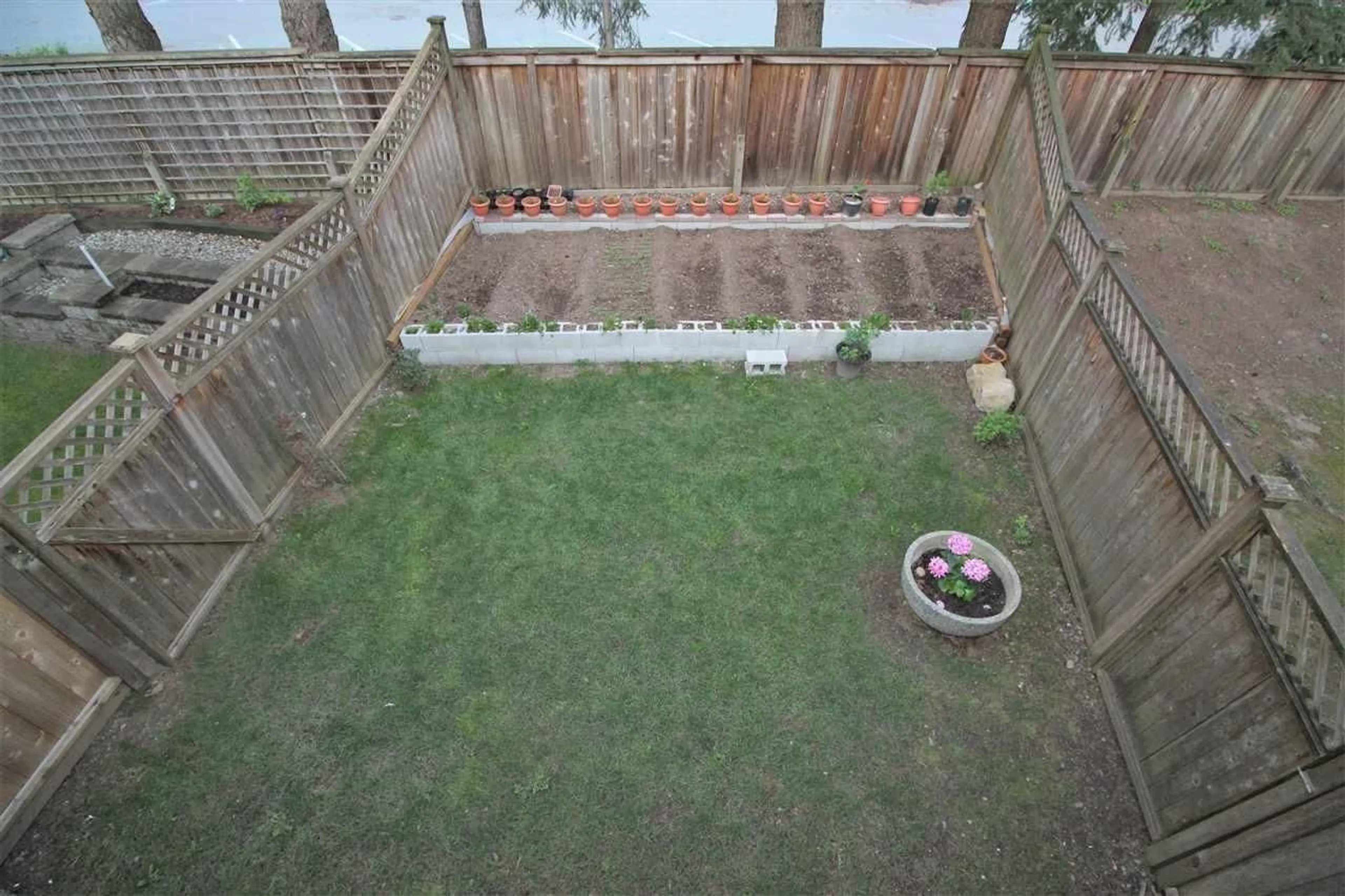 A pic from outside/outdoor area/front of a property/back of a property/a pic from drone, street for 42 - 15550 89 AVENUE, Surrey British Columbia V3R1N2