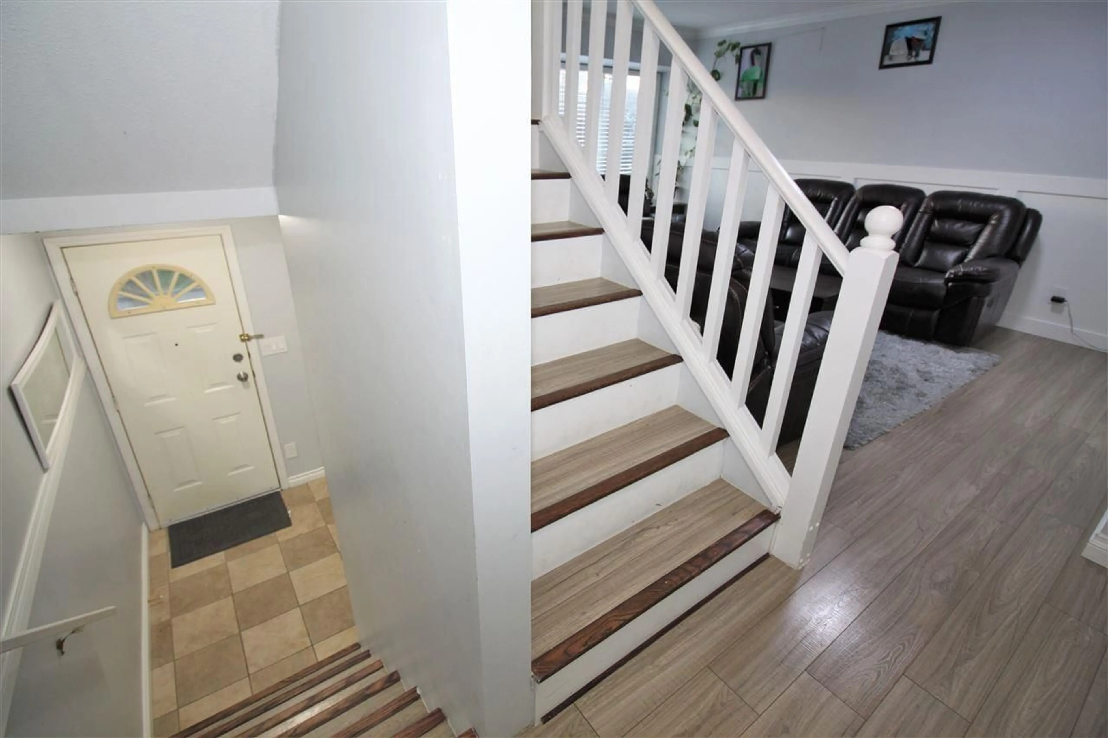 Stairs for 42 - 15550 89 AVENUE, Surrey British Columbia V3R1N2