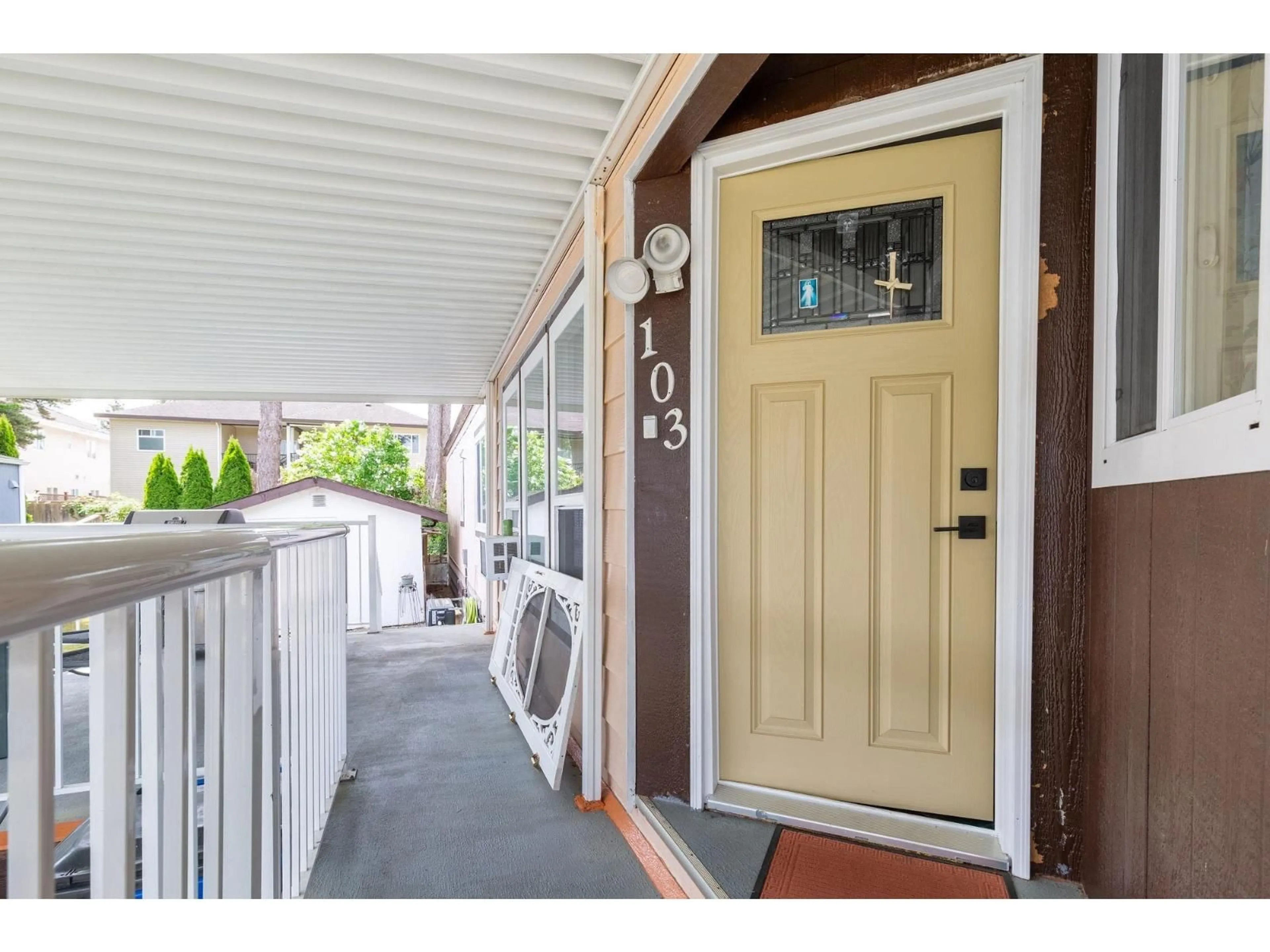 Indoor entryway for 103 - 8224 134 STREET, Surrey British Columbia V3W4V1