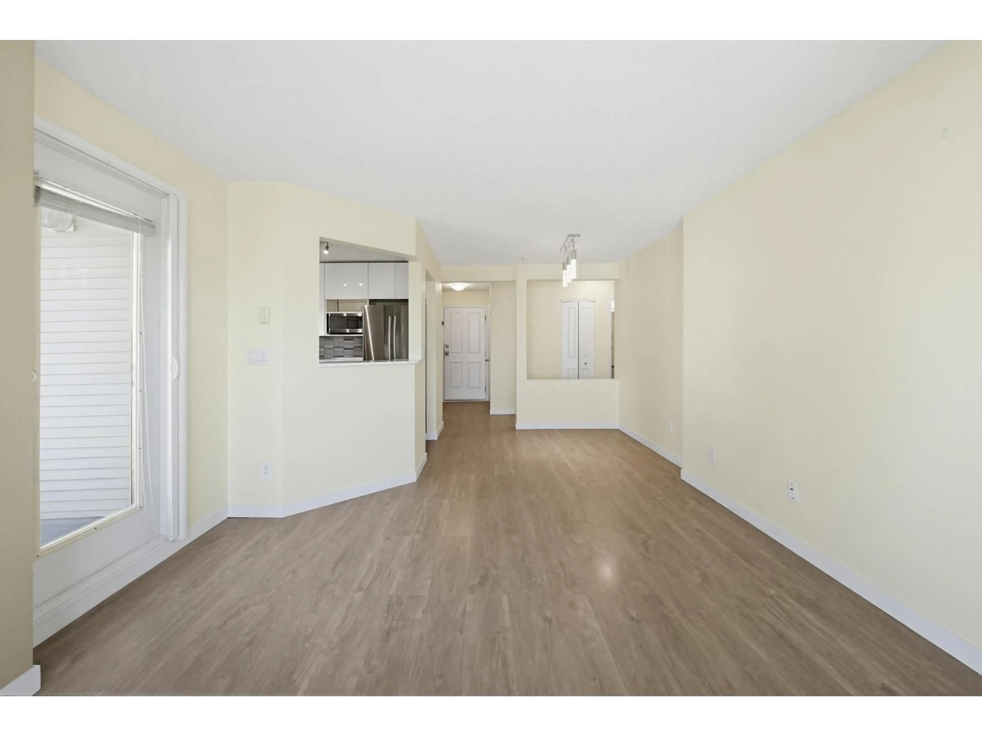 A pic of a room for 303 - 10186 155 STREET, Surrey British Columbia V3R0R6