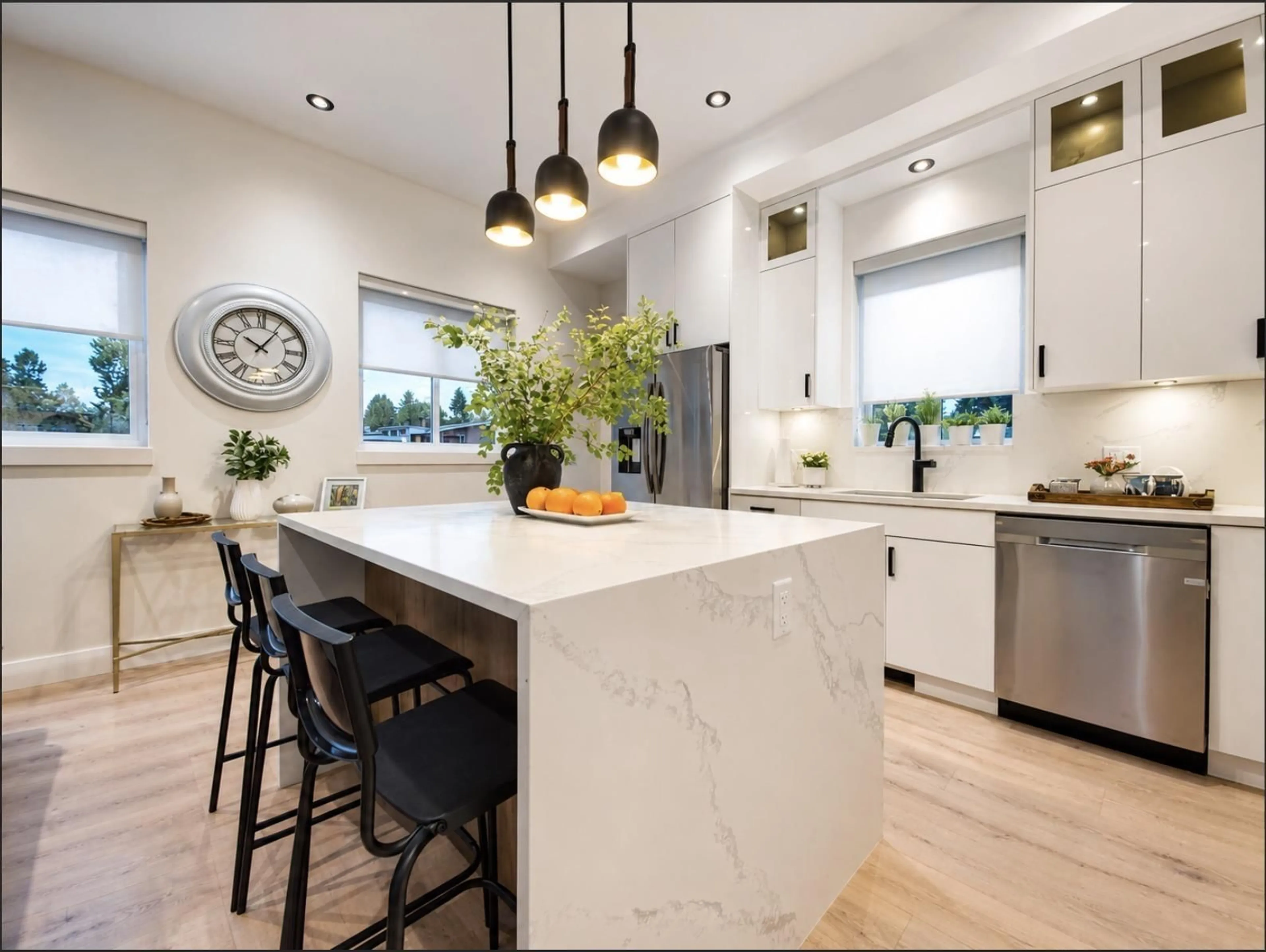 Contemporary kitchen, unknown for 33715 ROCKLAND AVENUE, Abbotsford British Columbia V2S1T7