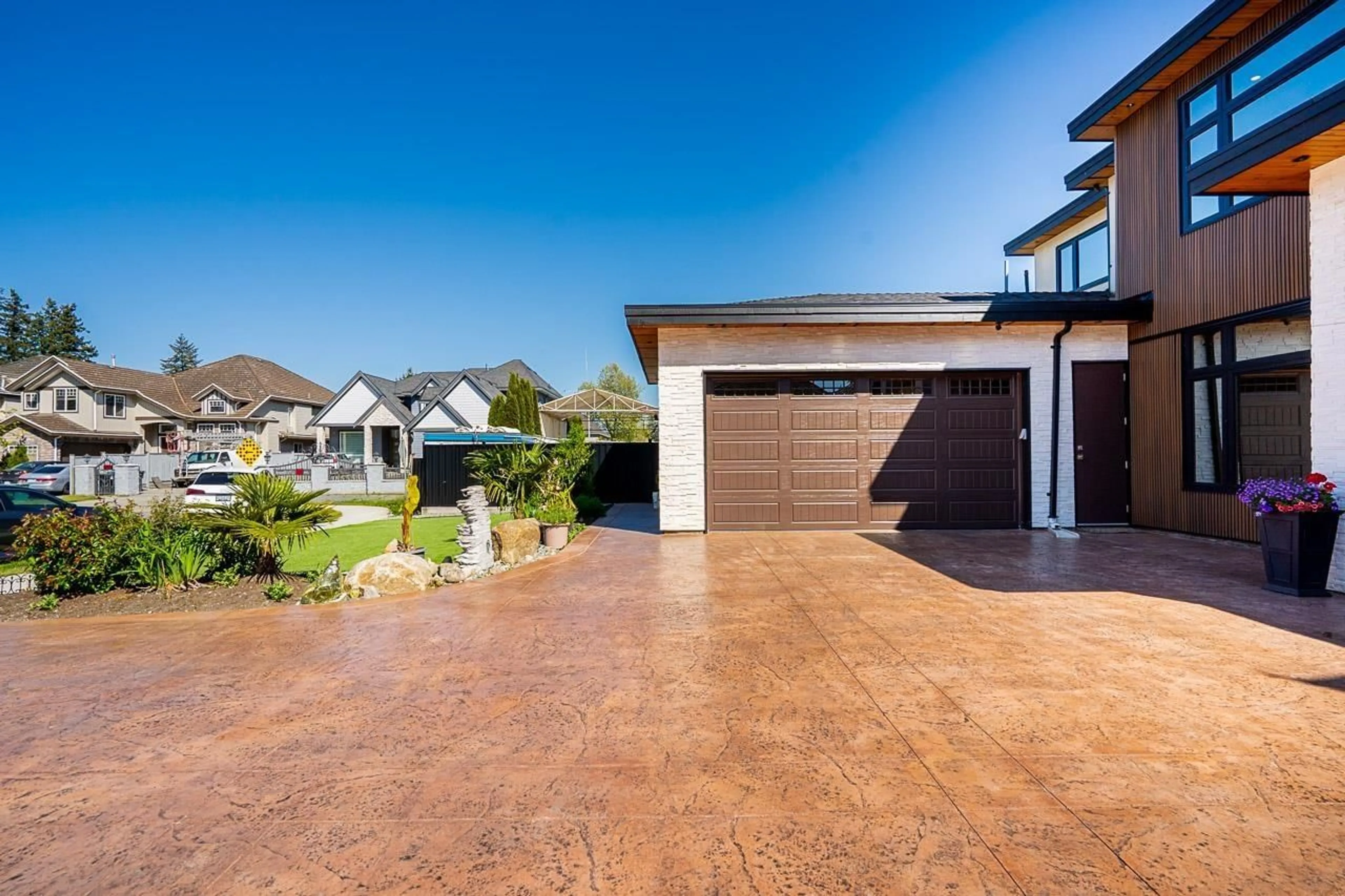 A pic from outside/outdoor area/front of a property/back of a property/a pic from drone, street for 13548 58A AVENUE, Surrey British Columbia V3X1K8