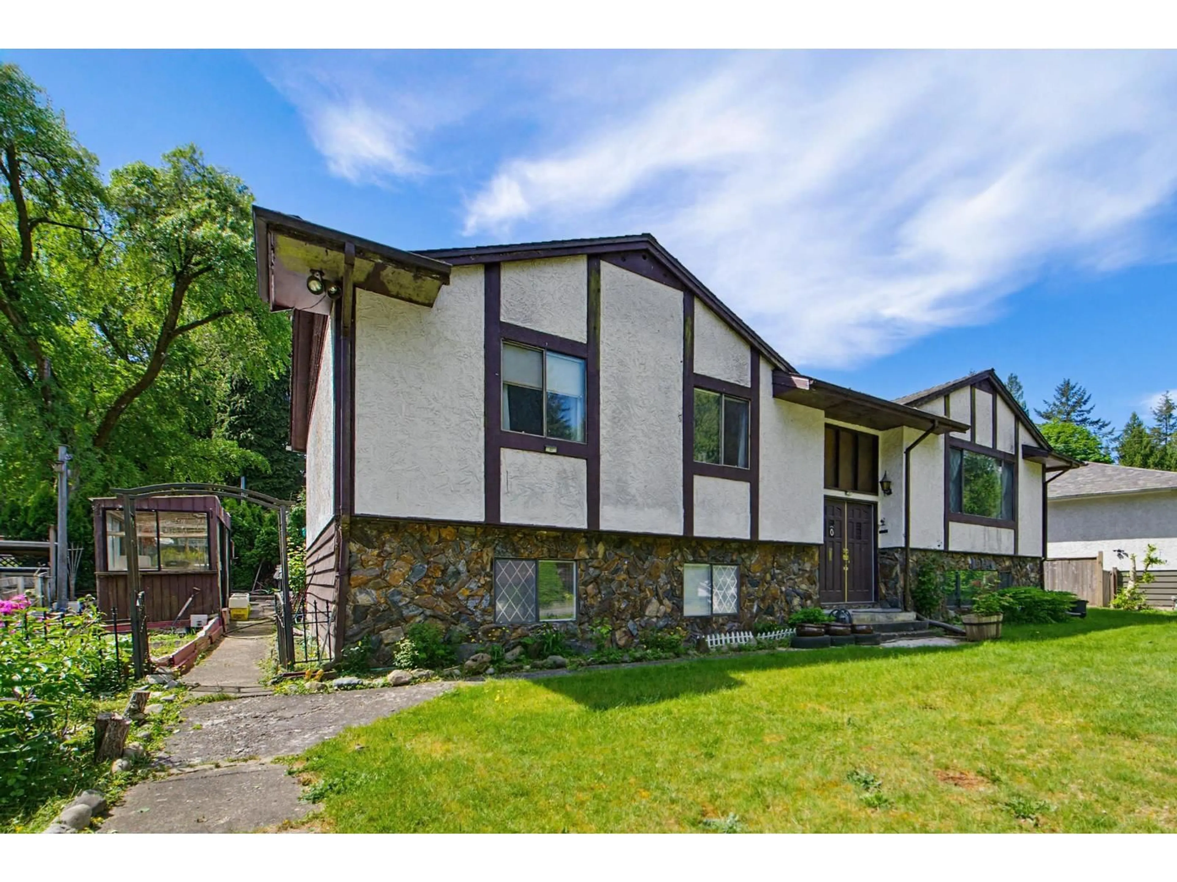 Unknown for 15524 105A AVENUE, Surrey British Columbia V3R1S6