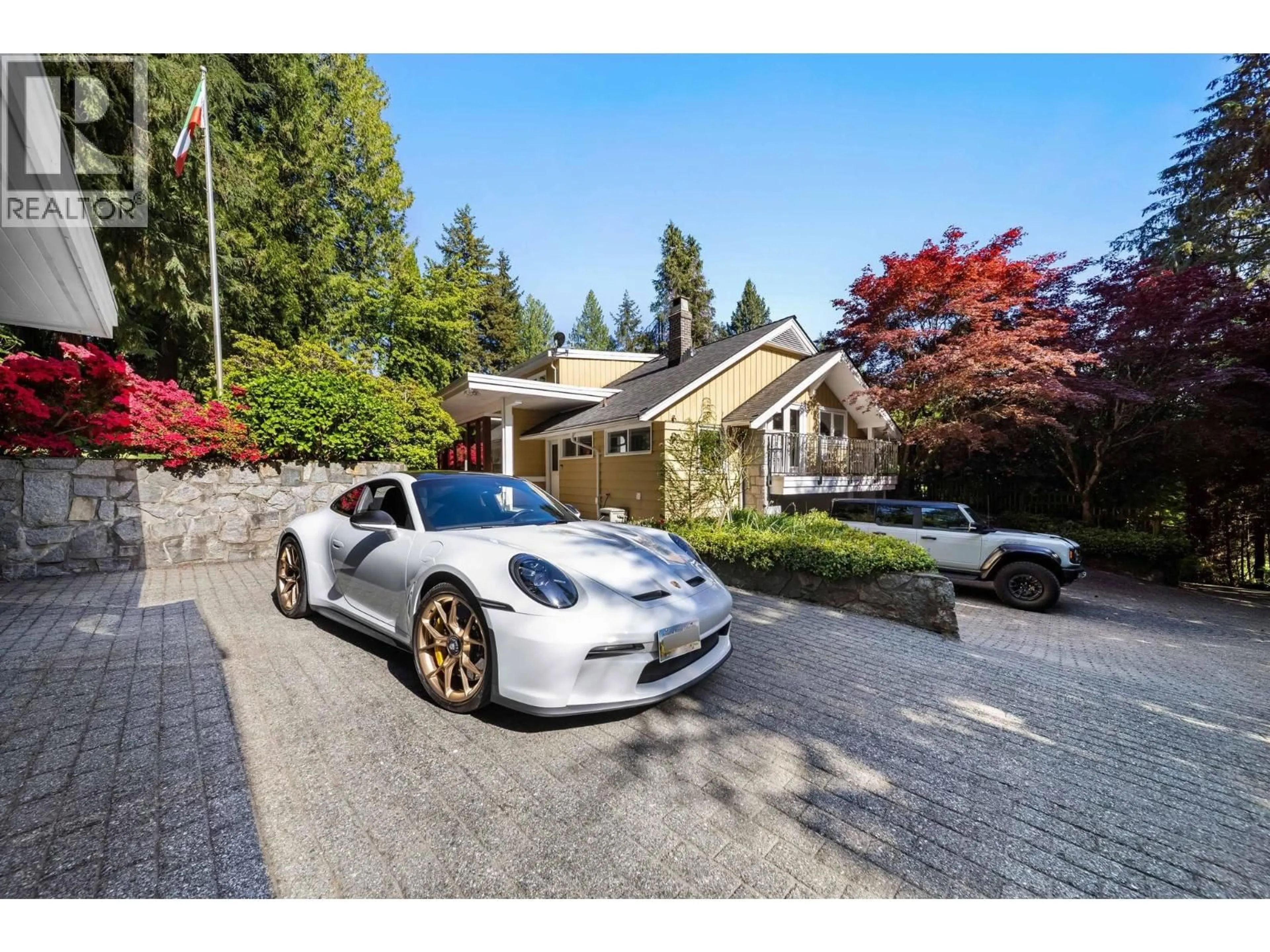 Indoor garage for 537 EASTCOT ROAD, West Vancouver British Columbia V7S1E5