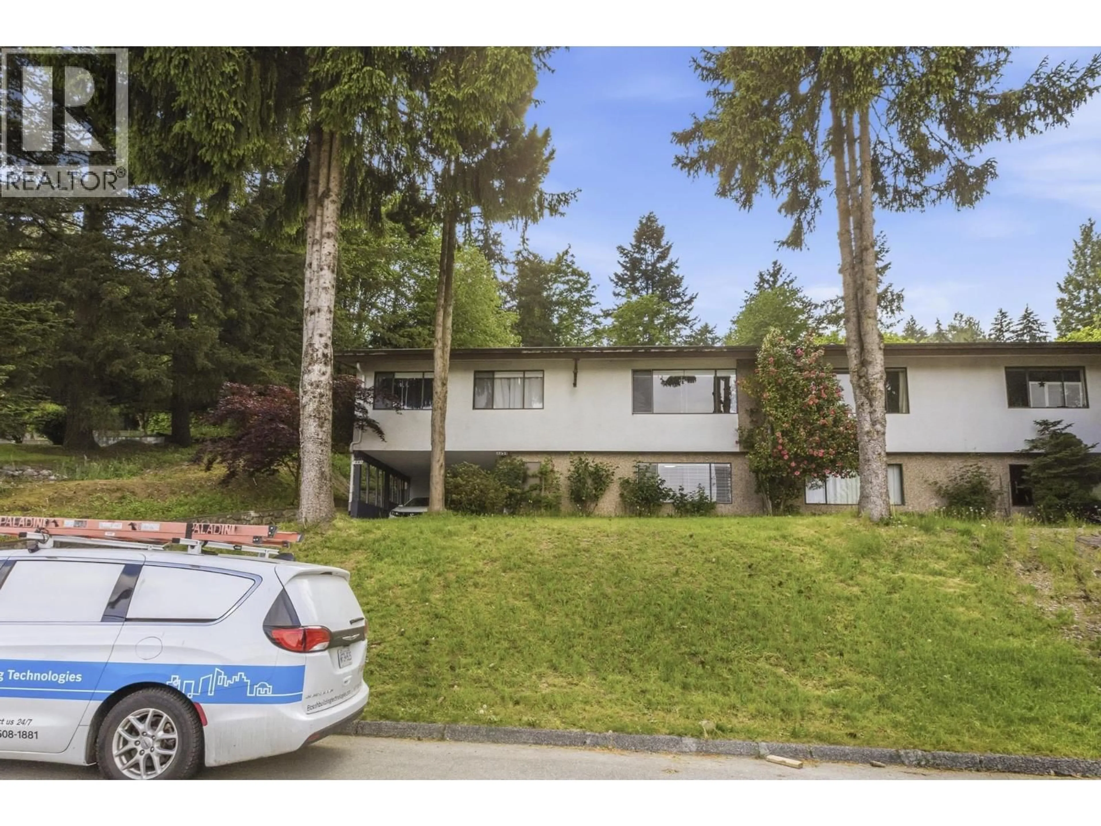 A pic from outside/outdoor area/front of a property/back of a property/a pic from drone, unknown for 1941 CHARLES STREET, Port Moody British Columbia V3H2M4