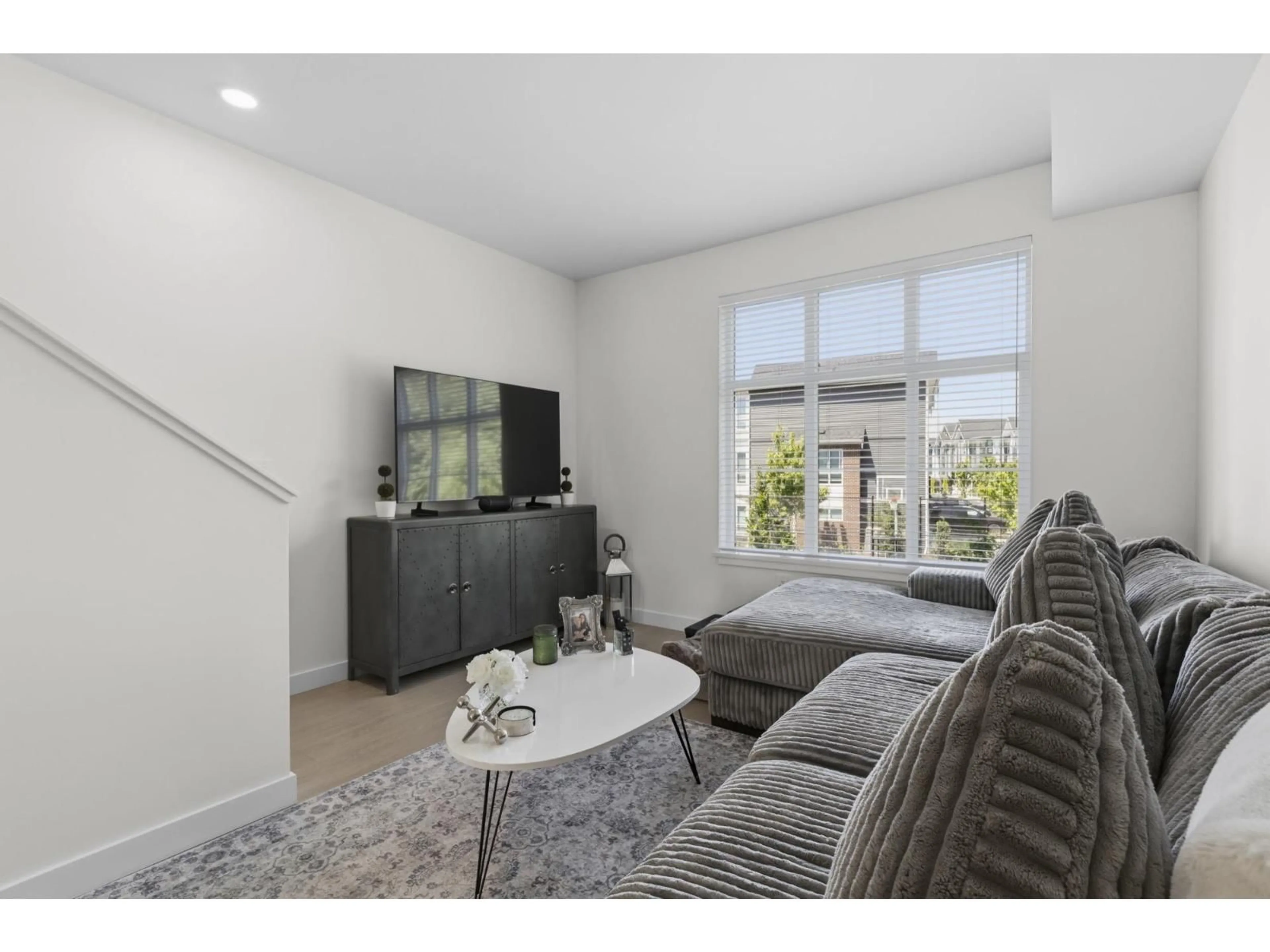 Living room with furniture, unknown for 27 - 2774 MONTROSE AVENUE, Abbotsford British Columbia V2S0N4